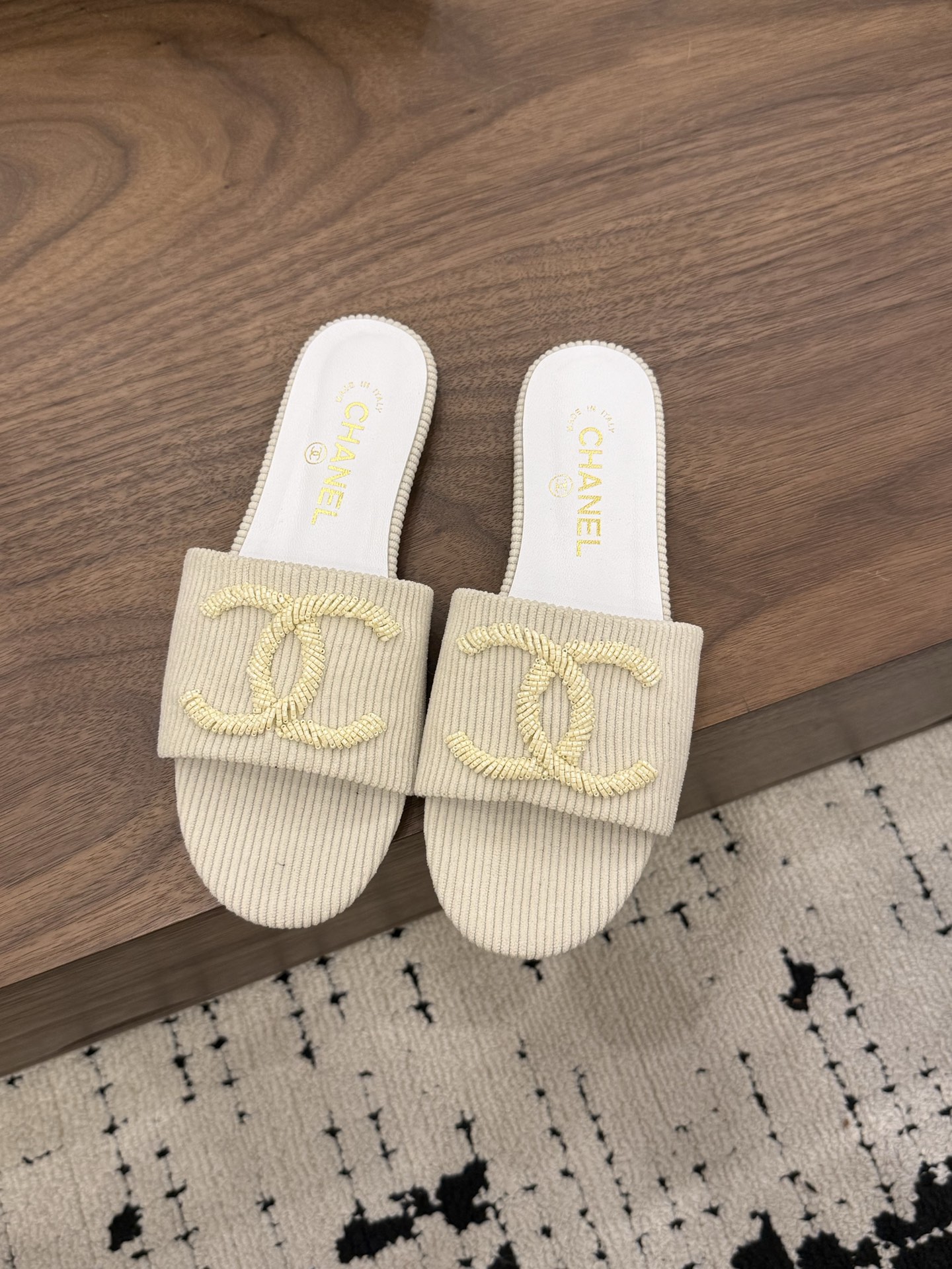 샤넬(CHANEL) 로고 스트라이프 플랫 슬리퍼 신발
