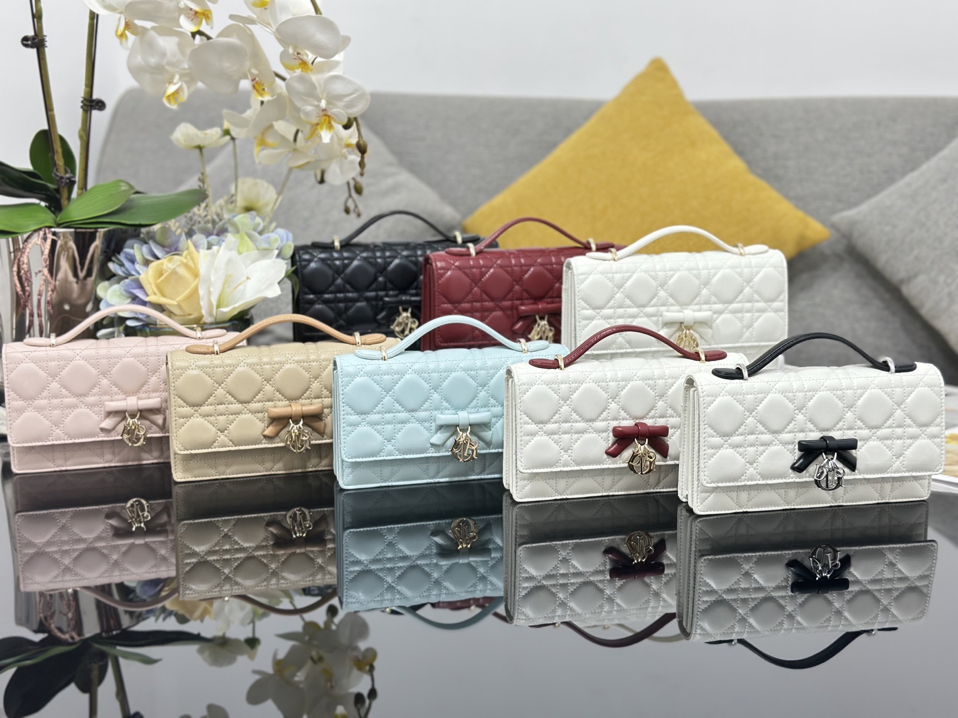 [Dior] 디올 미스 디올(Miss Dior) 보우 램스킨 탑핸들 체인 파우치 (WOC) 가방