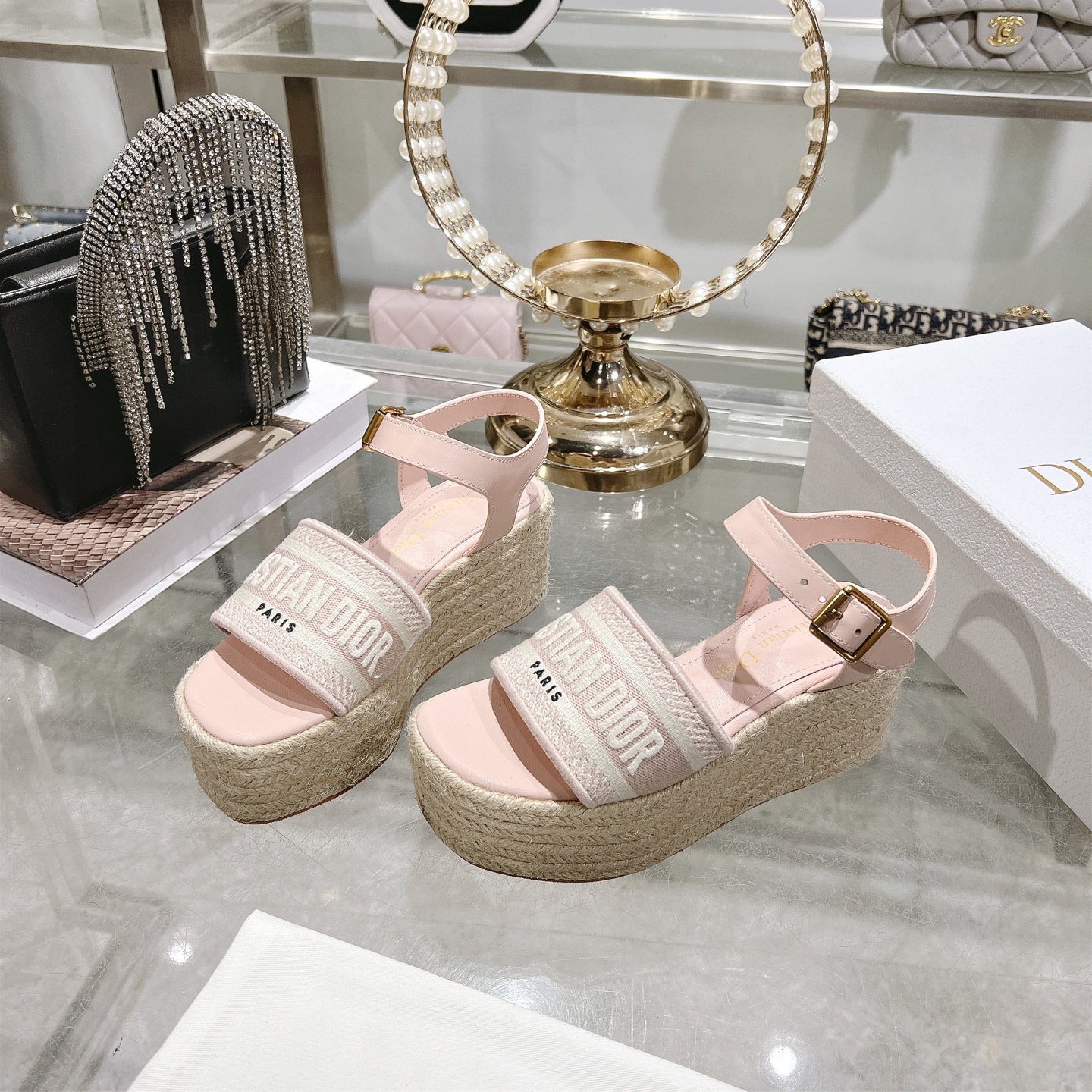 디올(DIOR) Dway 로고 밴드 앵클 스트랩 웨지 샌들 신발