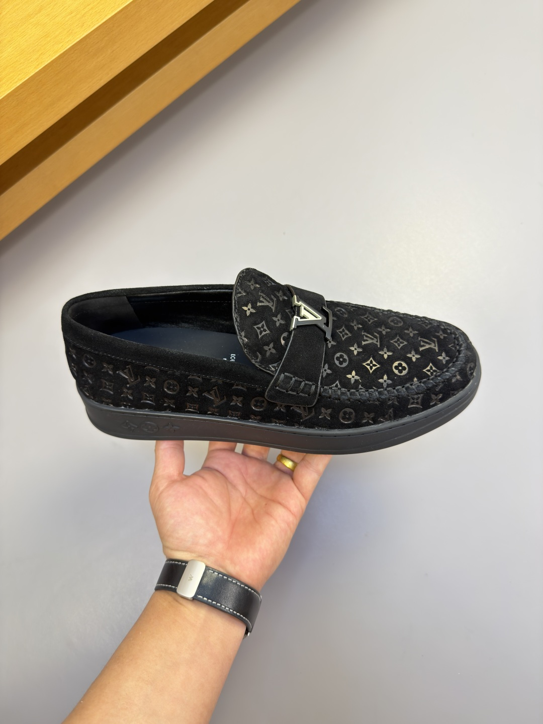 [Louis Vuitton] LV 루이비통 프리미엄 스웨이드 엠보싱 메탈버클 캐주얼 로퍼 신발