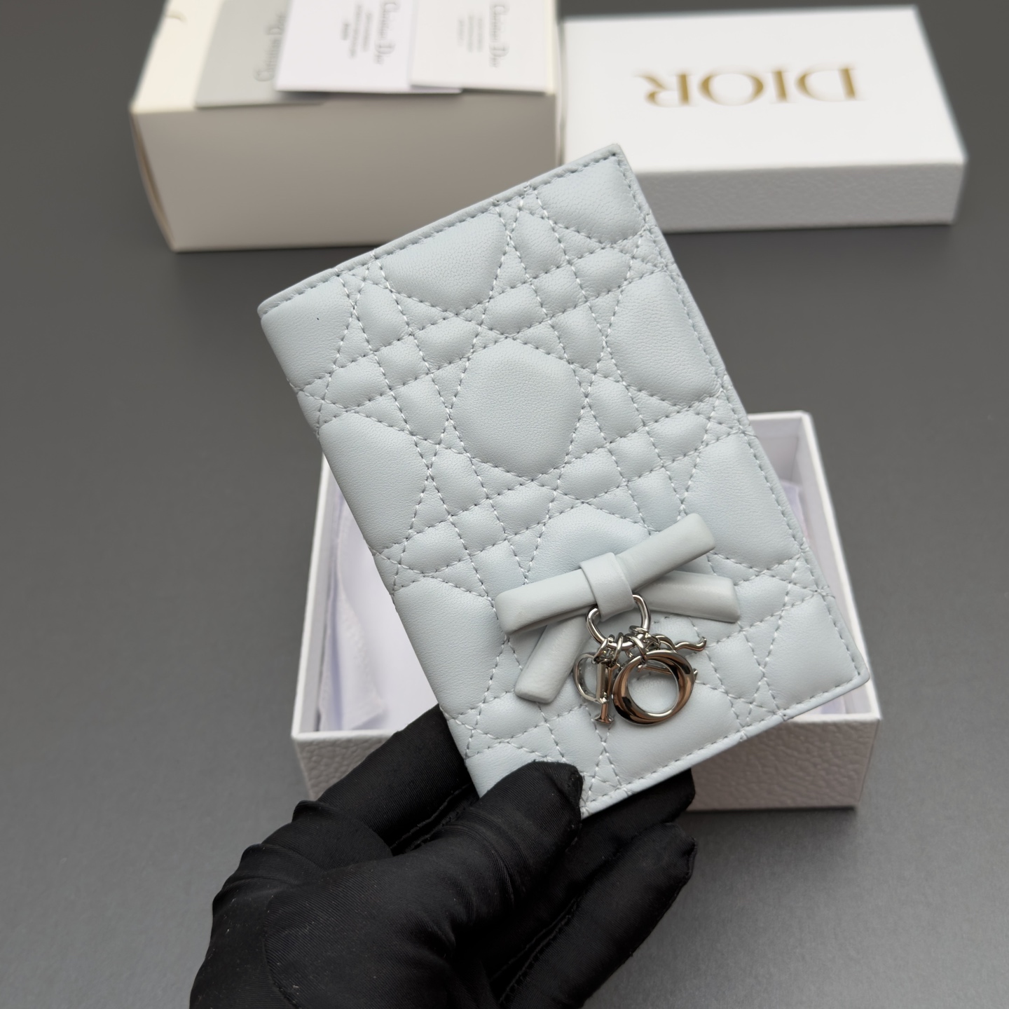 [Dior] 디올 Lady 레이디 까나쥬 램스킨 패스포트 홀더 지갑 / S2626