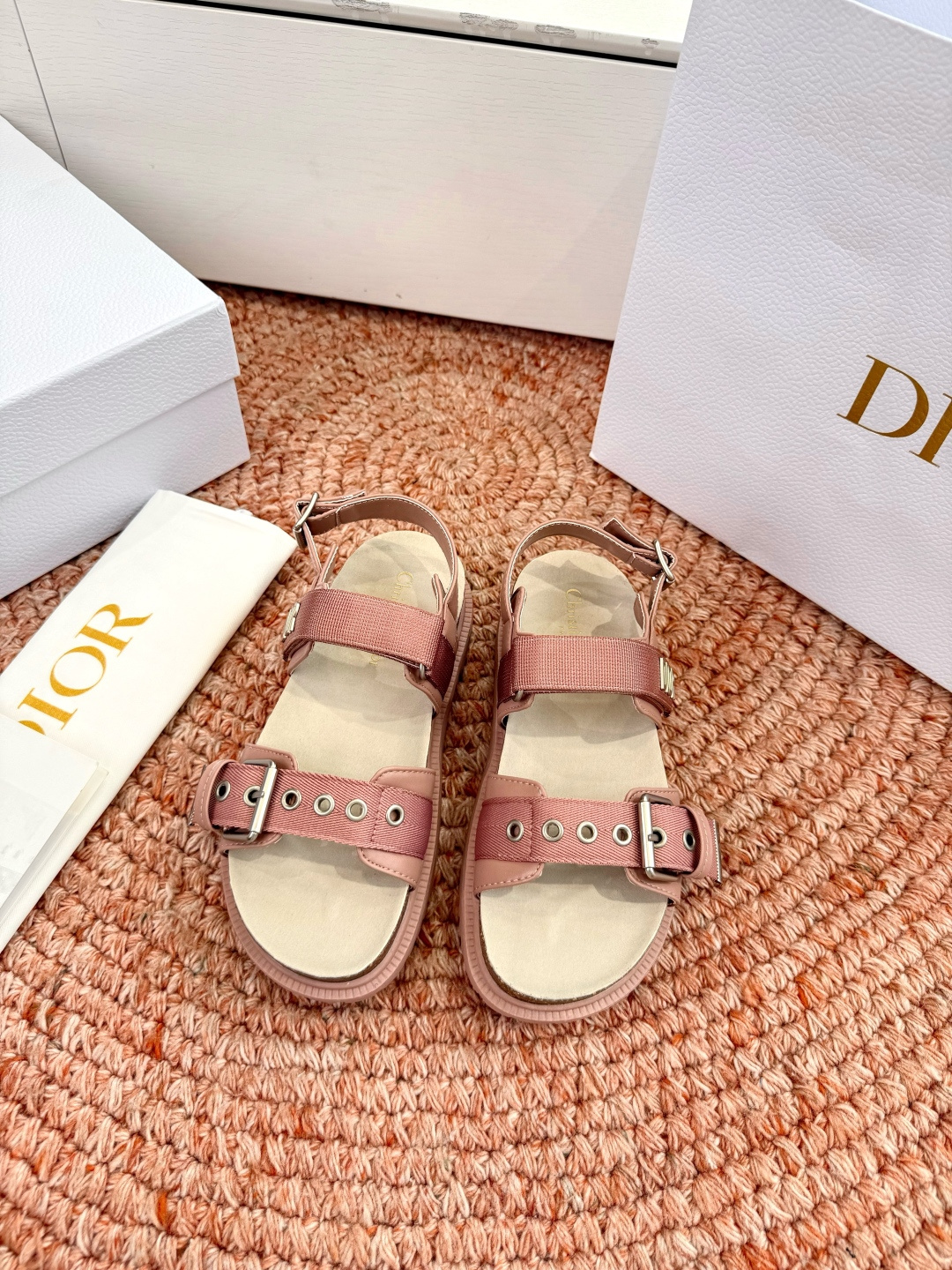 디올(DIOR) CD 버클 샌들 신발