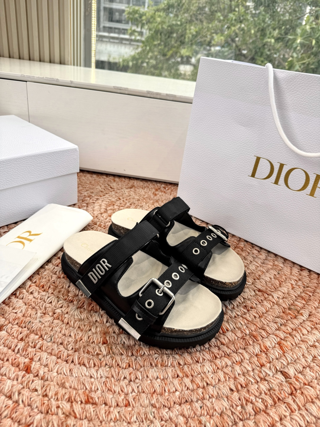 디올(DIOR) CD 버클 슬리퍼 신발