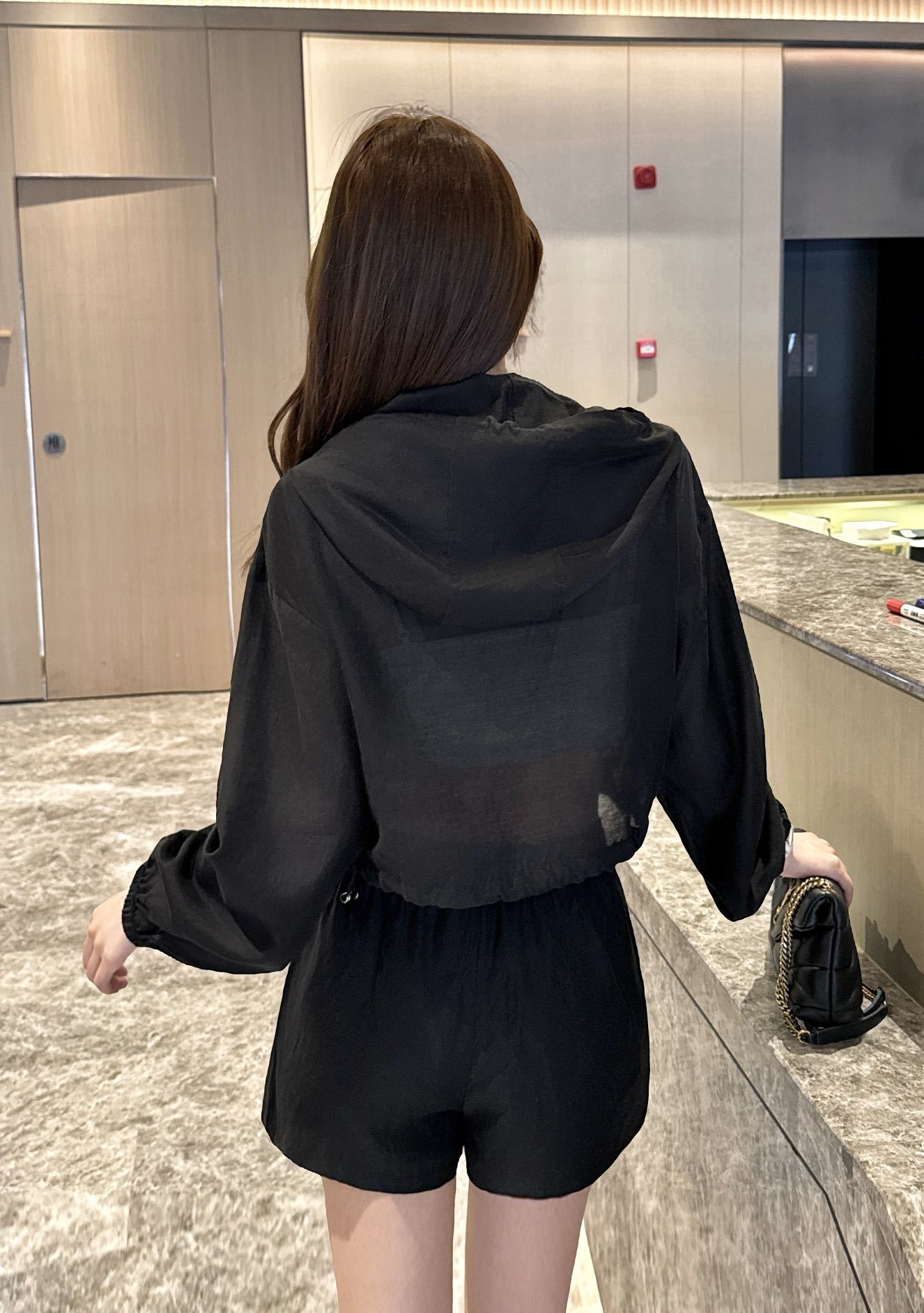 miumiu 미우미우 26SS 하이엔드 텍스처 바람막이 선케어 자켓 재킷 + 반바지 세트업 의류