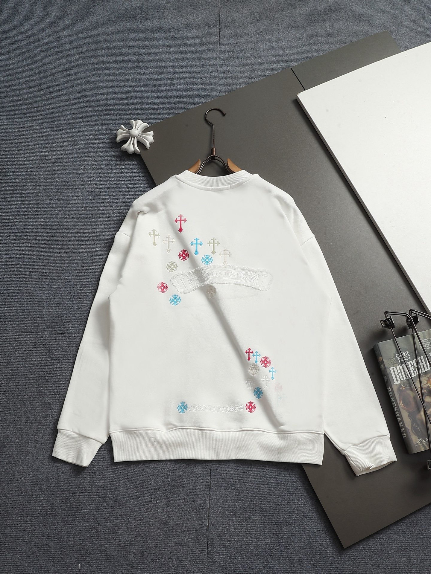 크롬하츠(CHROME HEARTS) 크로스 자수 스웨트셔츠 상의 의류