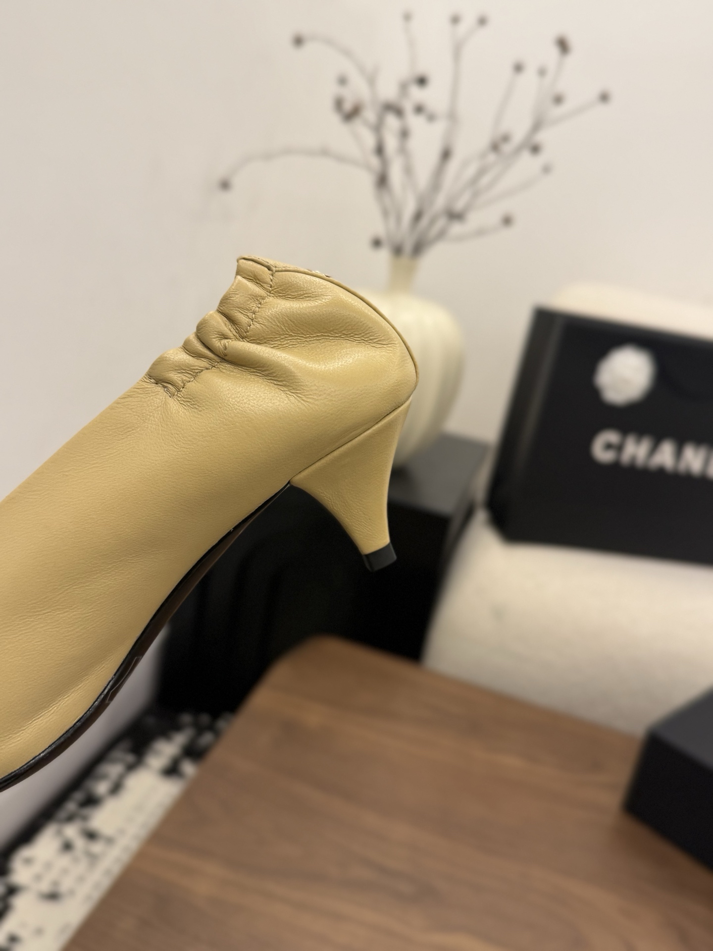 샤넬(CHANEL) 주름 디테일 스틸레토 펌프스 신발