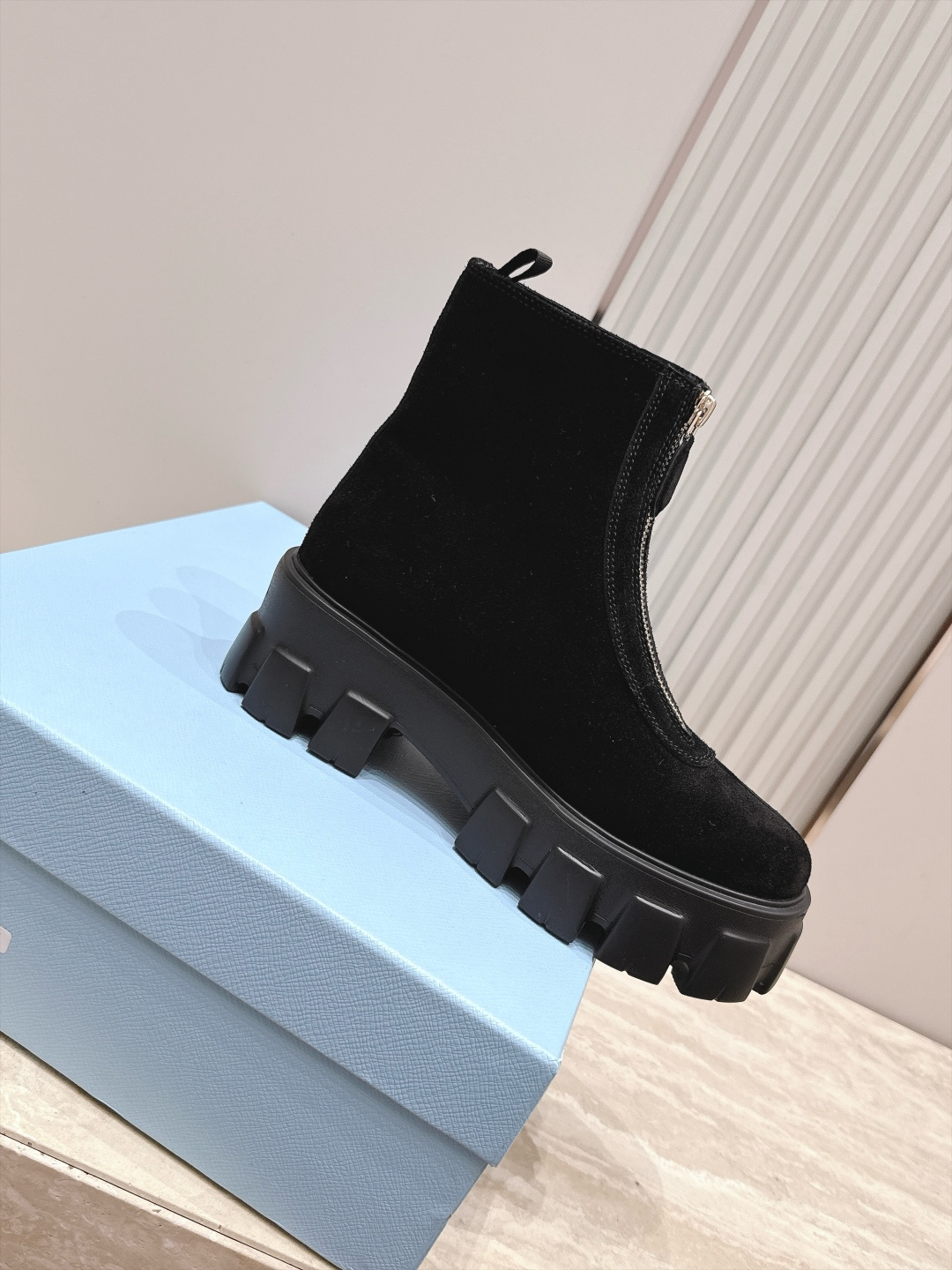 프라다(PRADA) 프론트 지퍼 플랫폼 앵클 부츠 신발