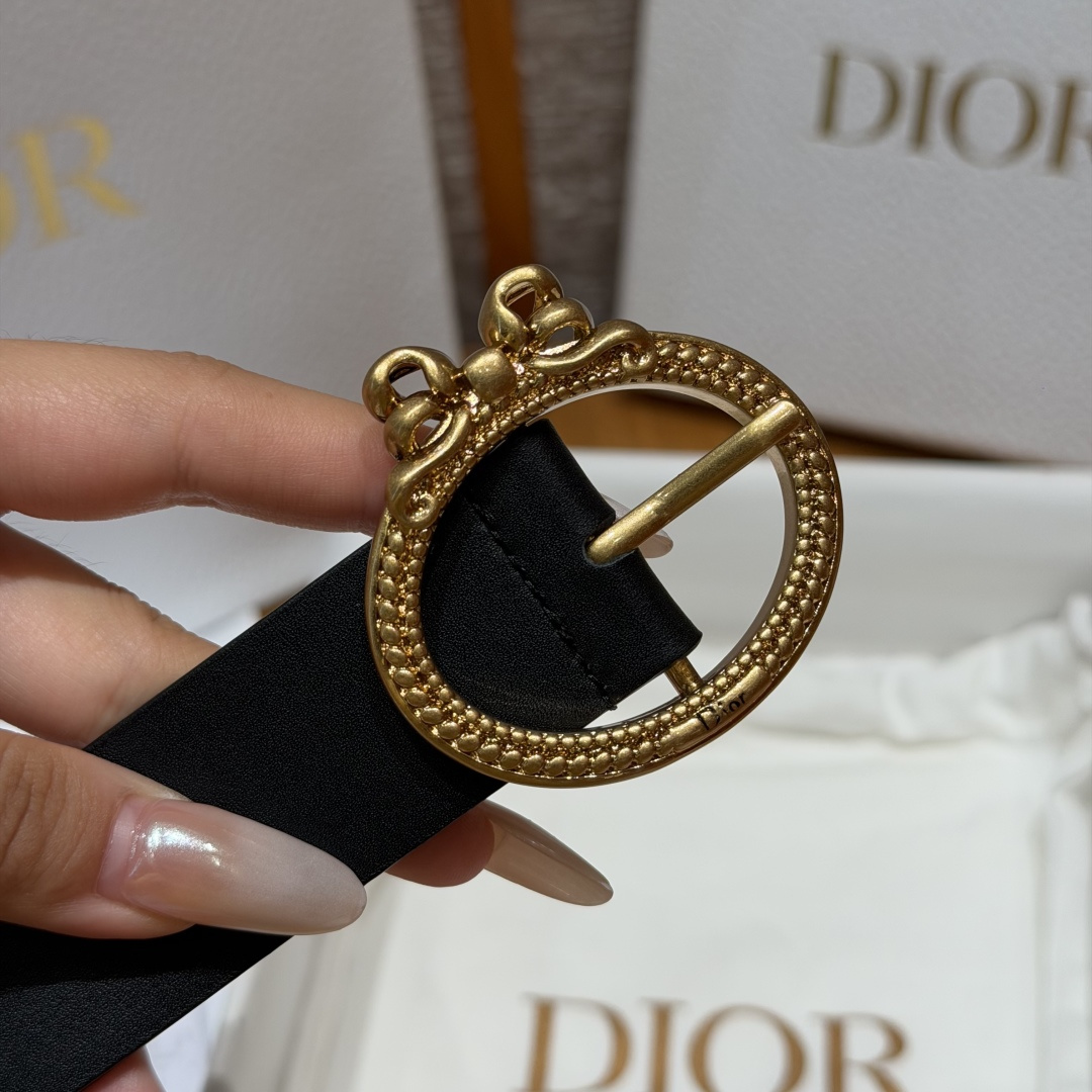 디올(DIOR) 리버서블 카프스킨 앤티크 핀 버클 벨트