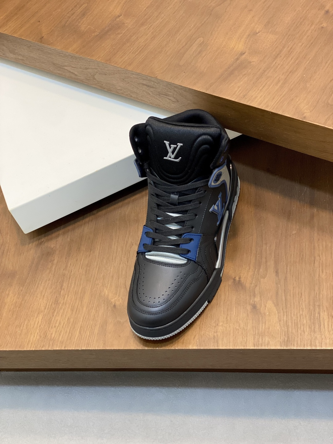 [Louis Vuitton] LV 루이비통 핸드메이드 패치워크 레더 하이탑 스니커즈 신발