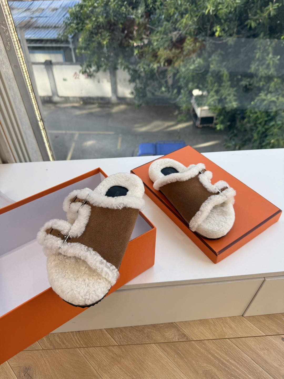 에르메스(HERMES) 시어링 퍼 뮬 슬리퍼 신발