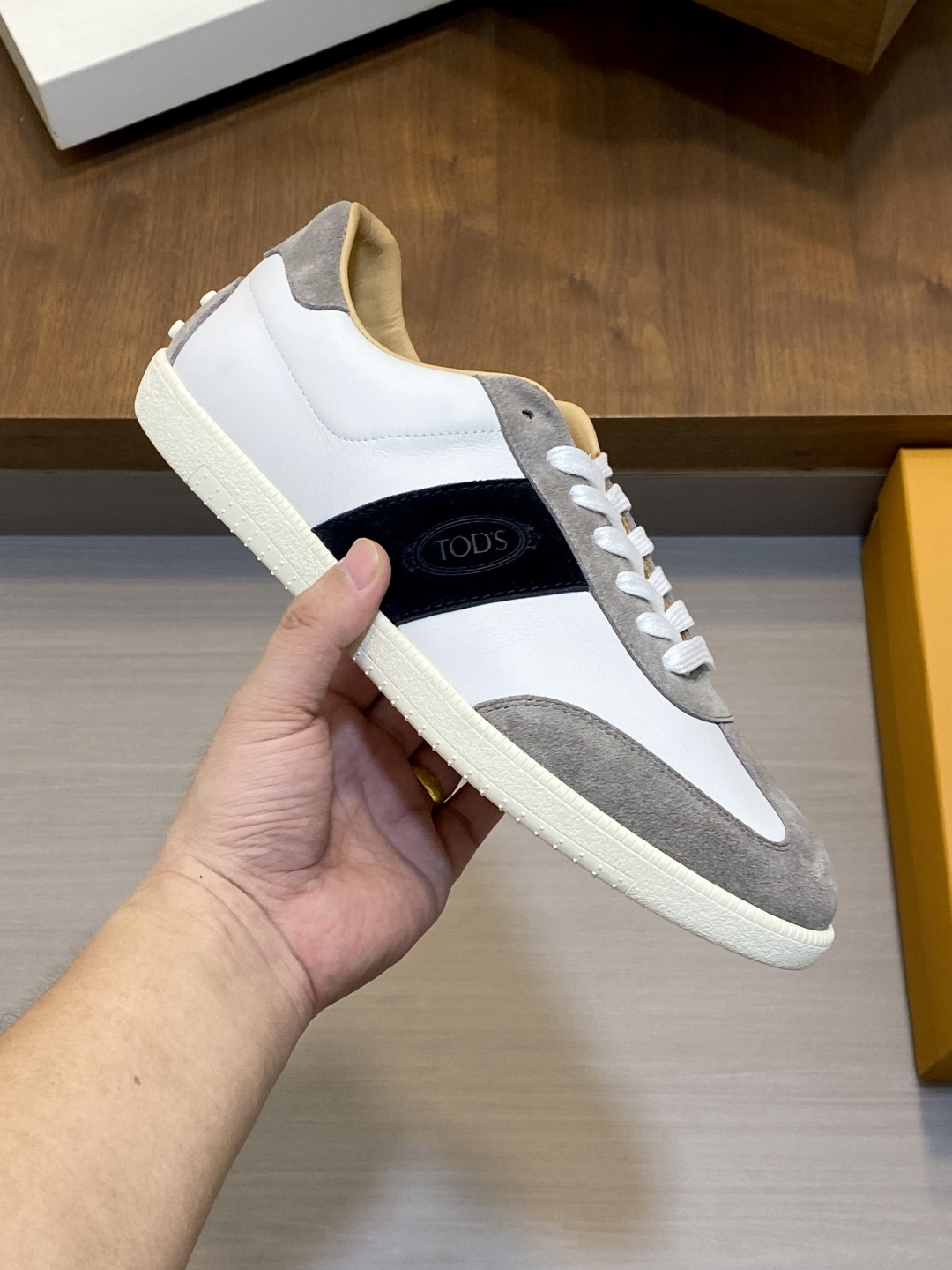 [Tod's] 토즈 맨즈 스웨이드 드라이빙 로퍼 / 페니 뮬 스니커즈