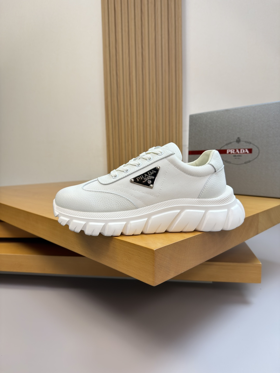 PRADA 프라다 리치 소가죽 & 캔버스 스니커즈 신발