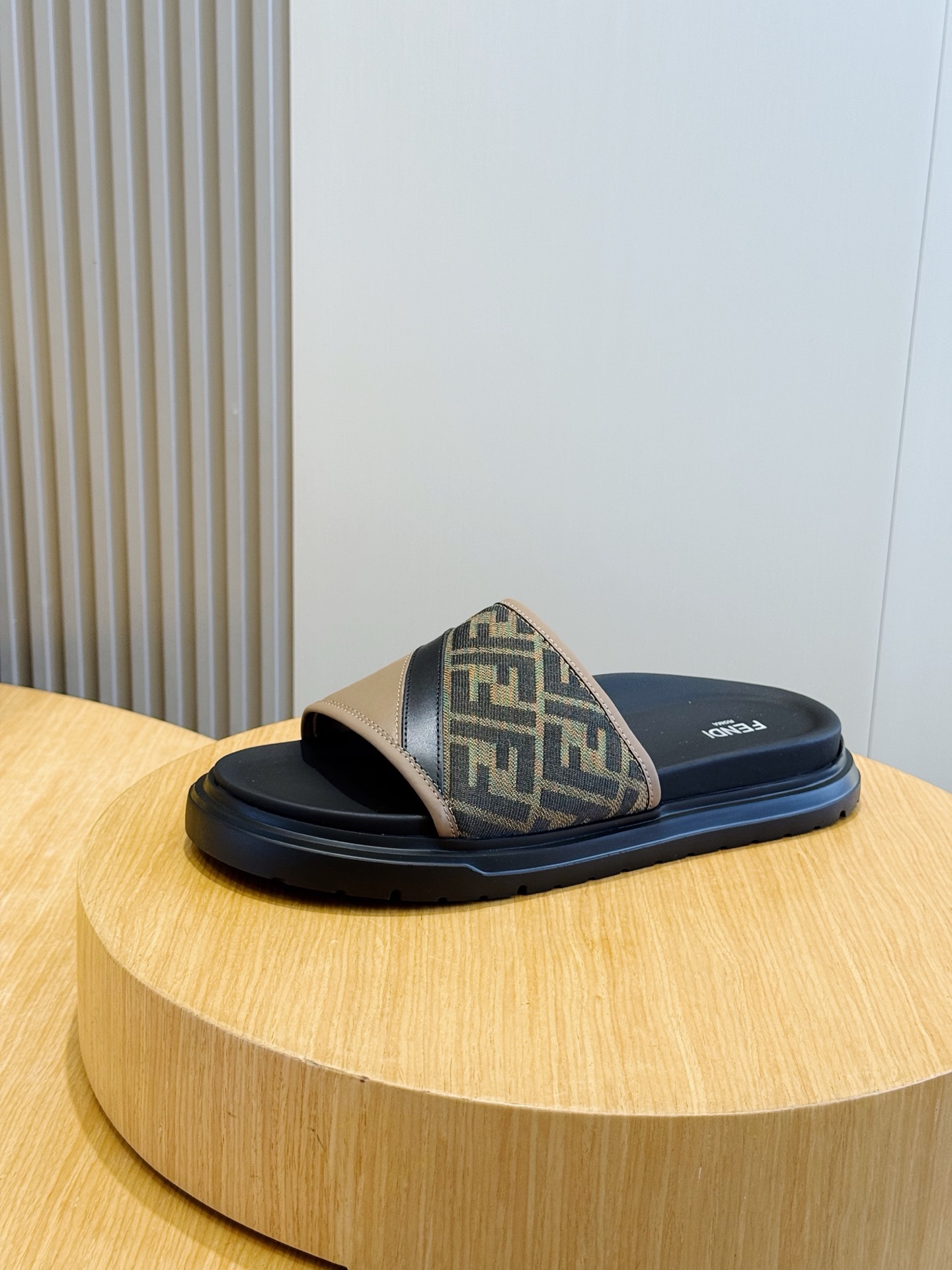 [Fendi] 펜디 맨즈 컬러블록 FF 로고 러버 슬라이드 슬리퍼 신발