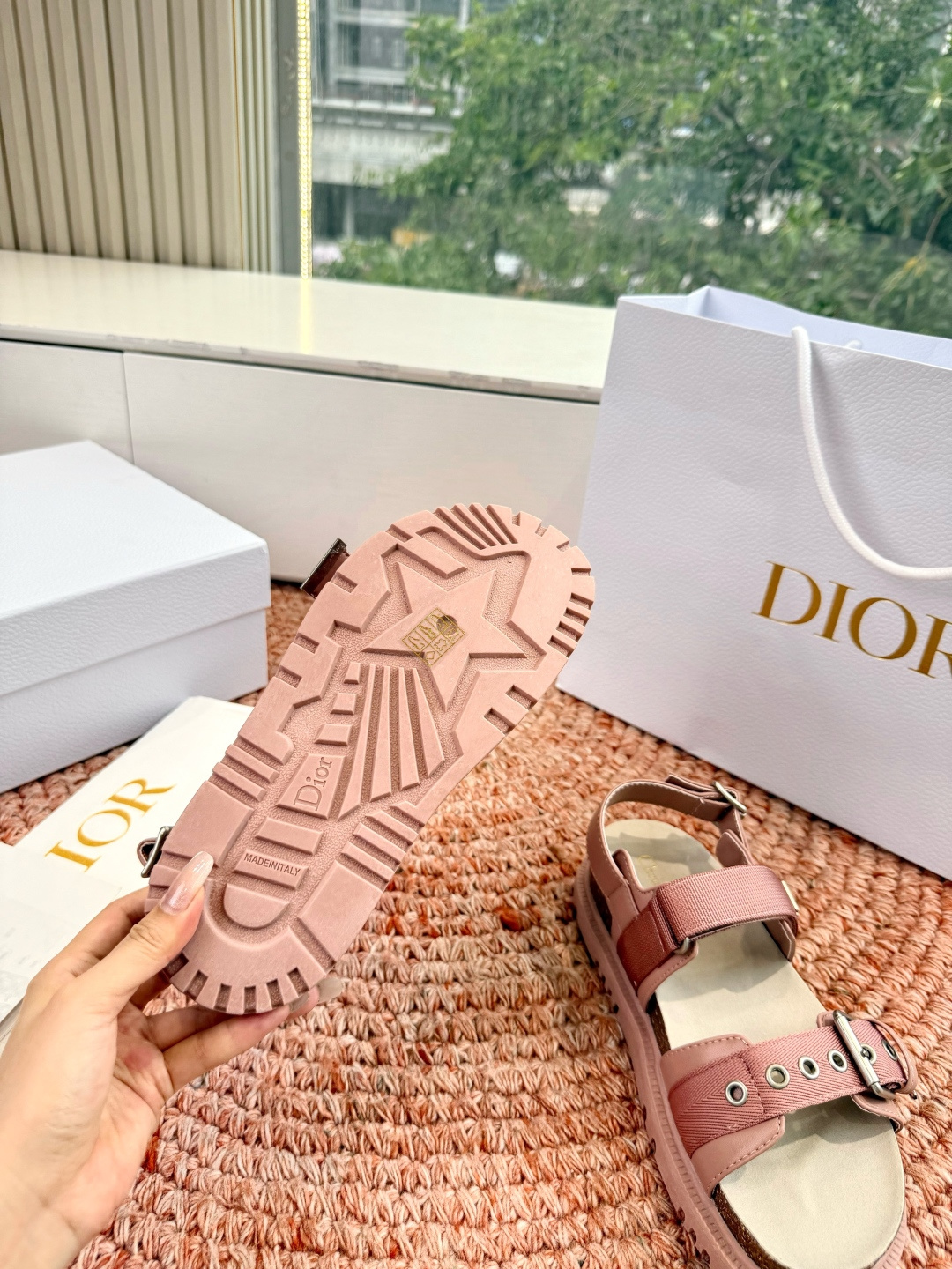 디올(DIOR) CD 버클 샌들 신발