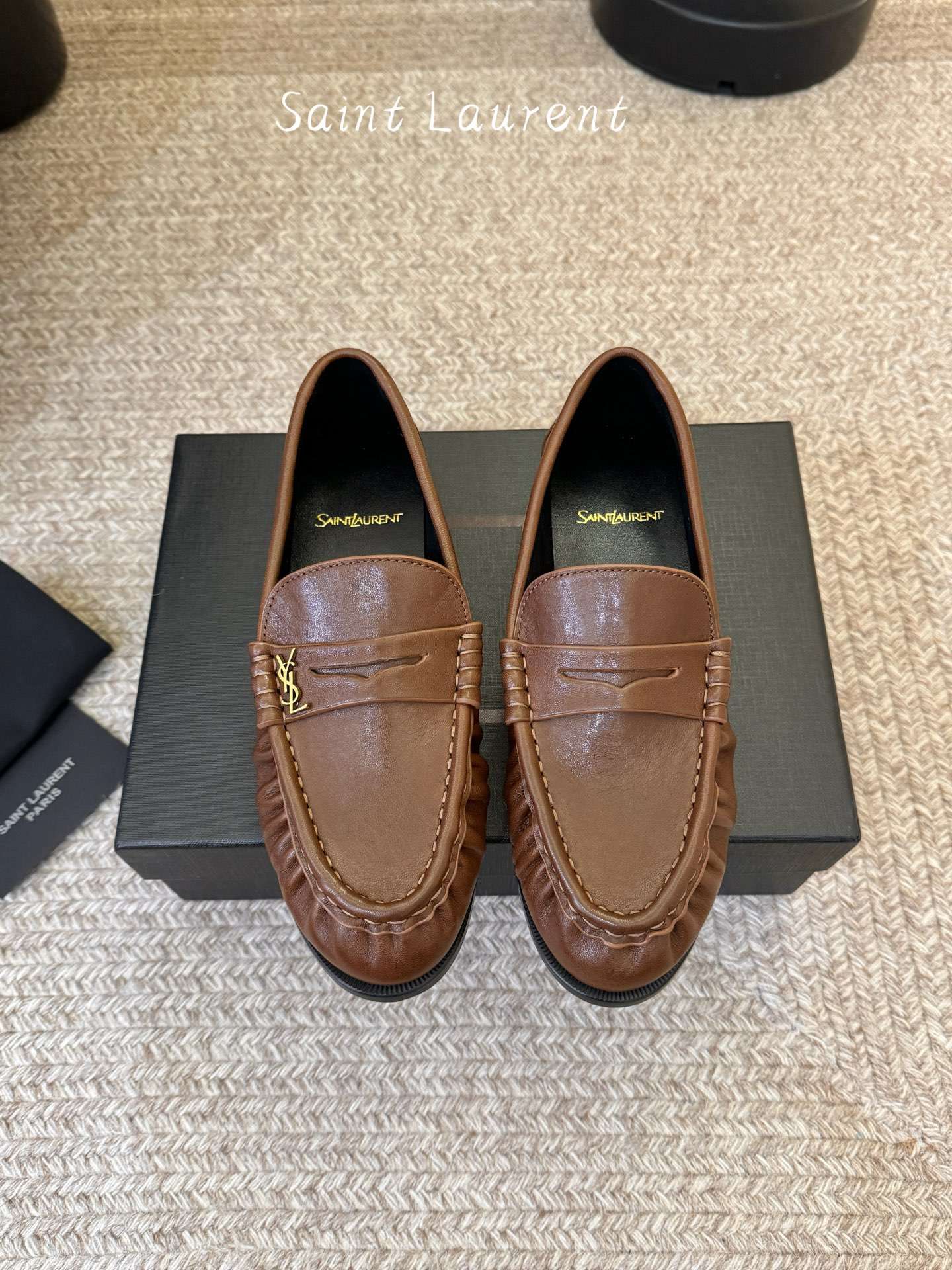 생로랑(SAINT LAURENT) 카프 레더 페니 로퍼 신발