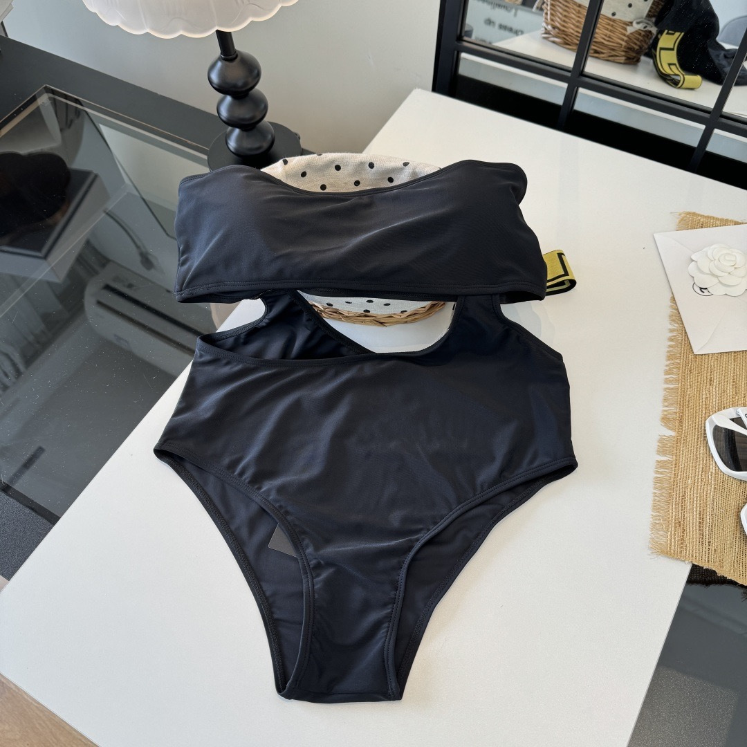 베르사체(VERSACE) 원숄더 컷아웃 수영복 의류