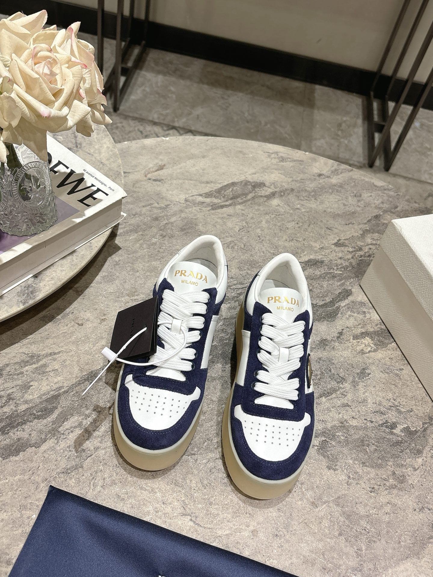 프라다(PRADA) 삼각 로고 플랫폼 스니커즈 신발