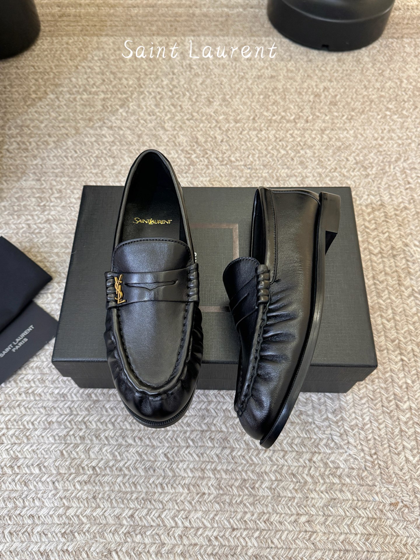 생로랑(SAINT LAURENT) 카프 레더 페니 로퍼 신발