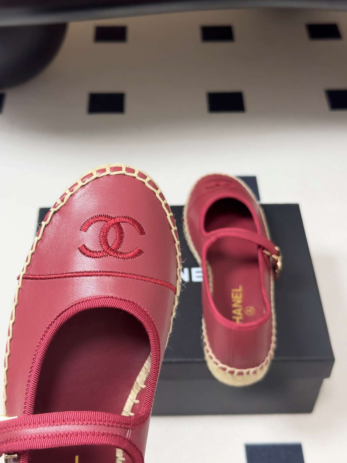 샤넬(CHANEL) 자수 메리제인 에스파드류 신발