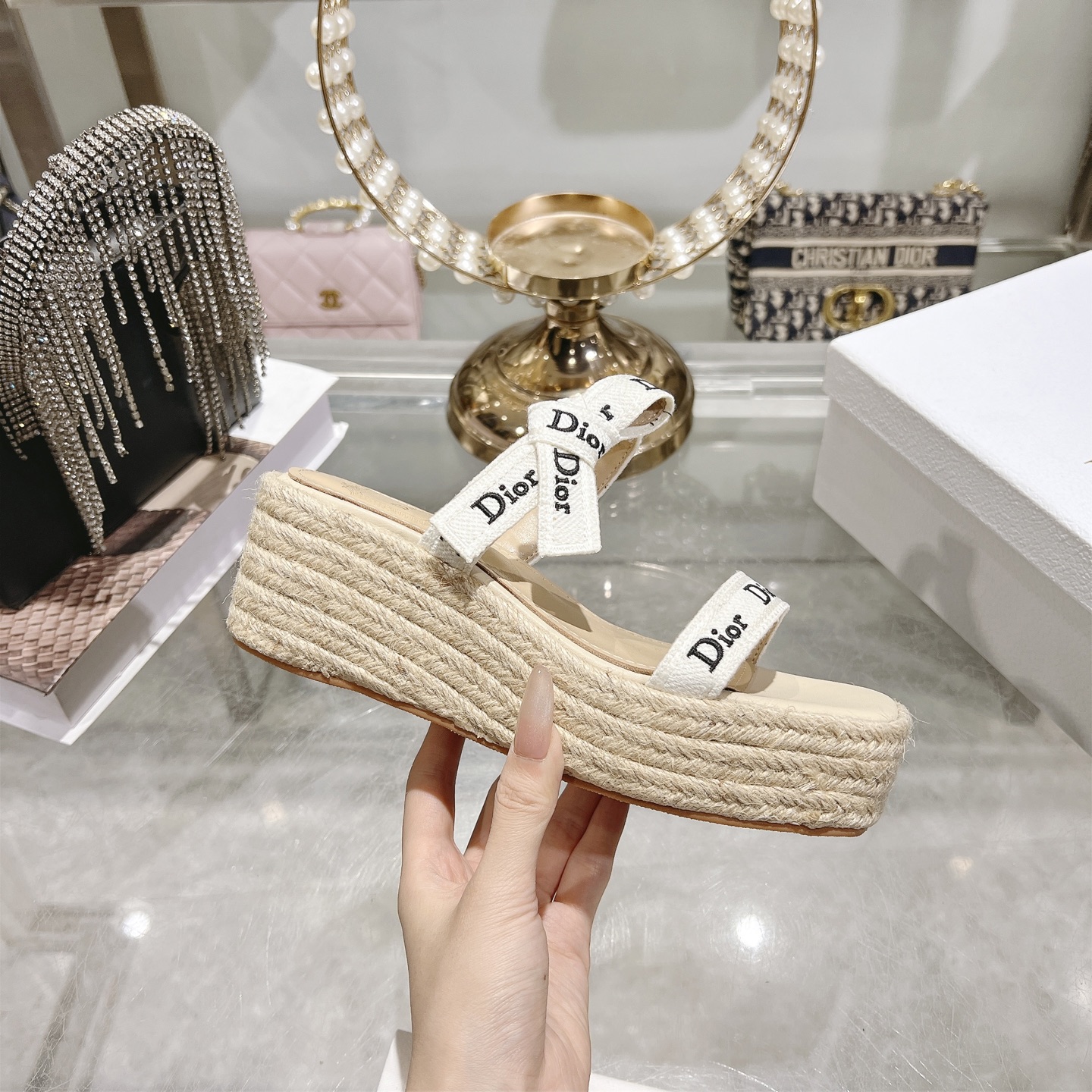 디올(DIOR) 로고 리본 더블 스트랩 플랫폼 슬리퍼 신발