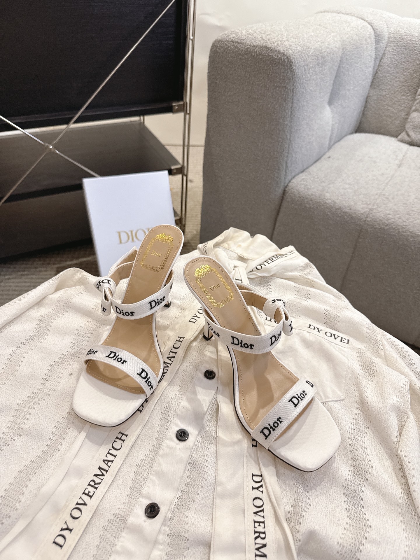 디올(DIOR) 자디올 로고 리본 스퀘어토 하이힐 샌들 신발