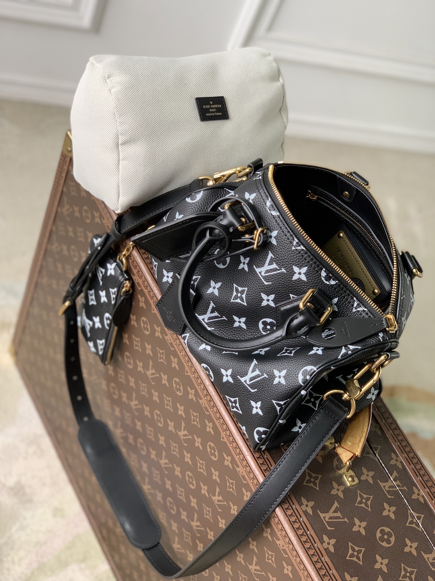 LOUIS VUITTON LV M24443 루이비통 스피디 P9 반둘리에 25 모노그램 레더 핸드백 가방