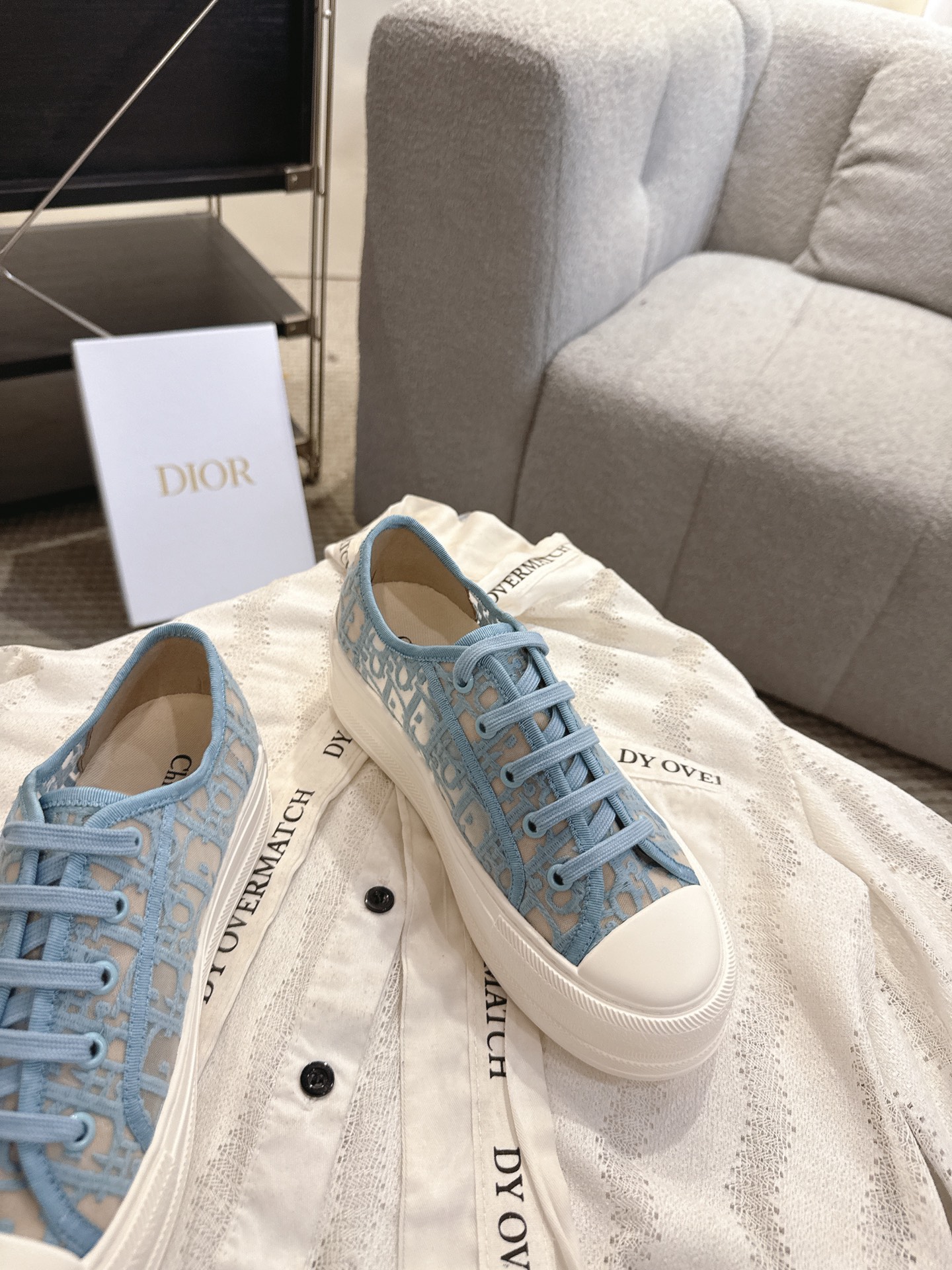 디올(DIOR) 메쉬 자수 레이스업 로우탑 스니커즈 신발