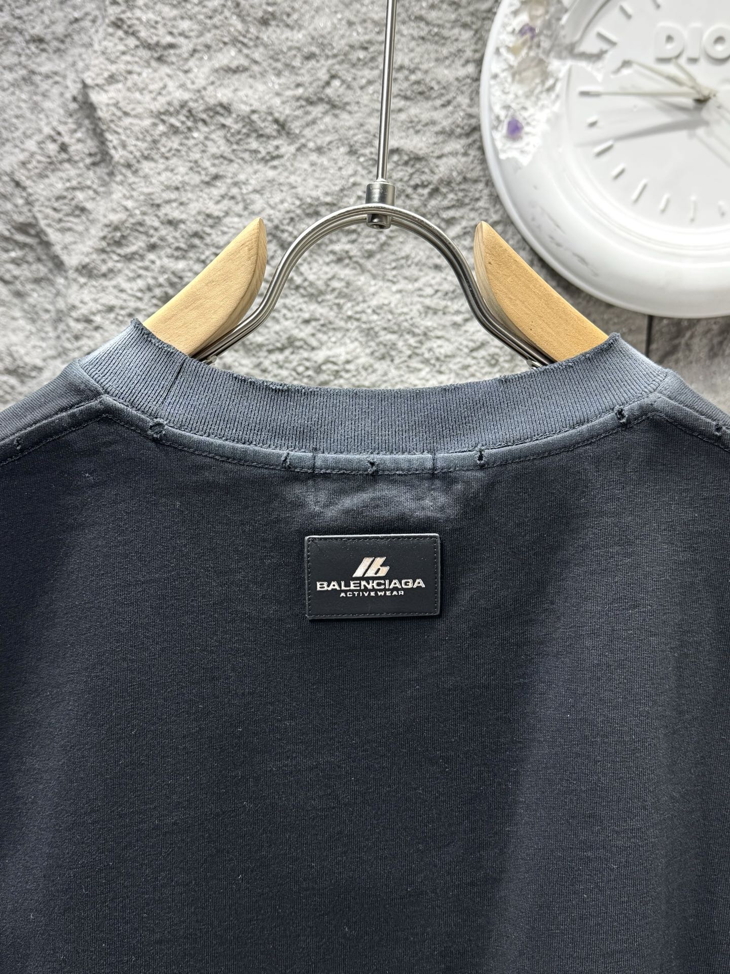 발렌시아가(BALENCIAGA) 로고 자수 워싱 반팔 티셔츠 상의 의류