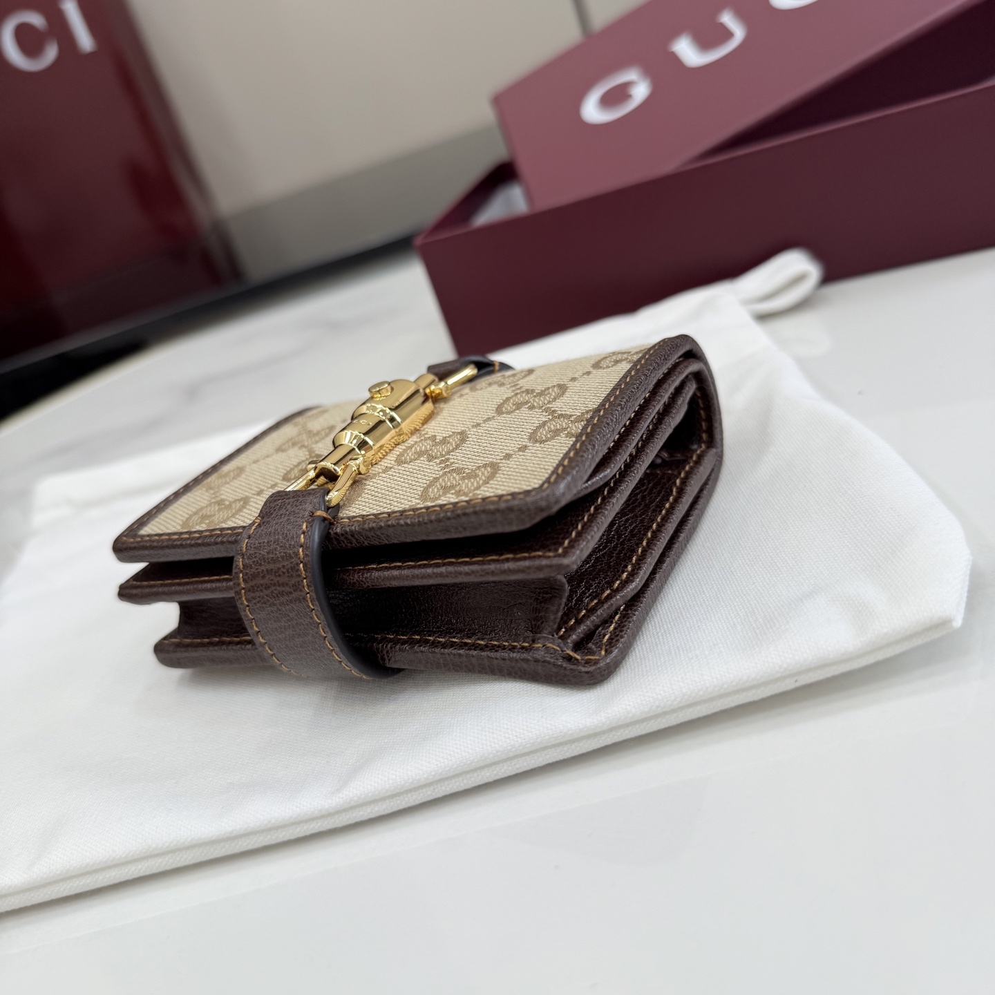 [Gucci] 구찌 26SS Jackie 재키 1961 GG 캔버스 중지갑 (샌드/브라운)
