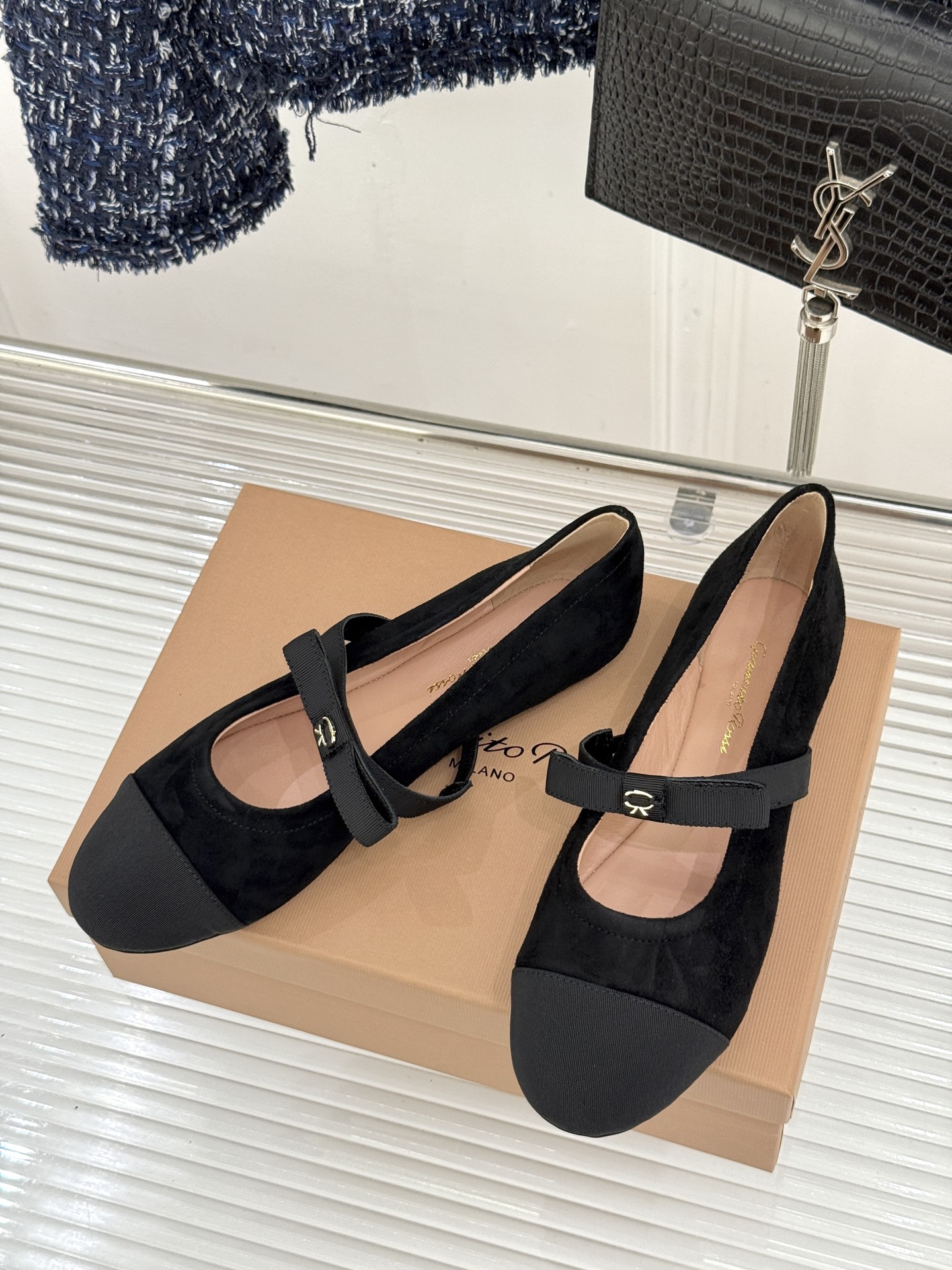 지안비토 로시(Gianvito Rossi) 리본 메리제인 플랫슈즈 신발