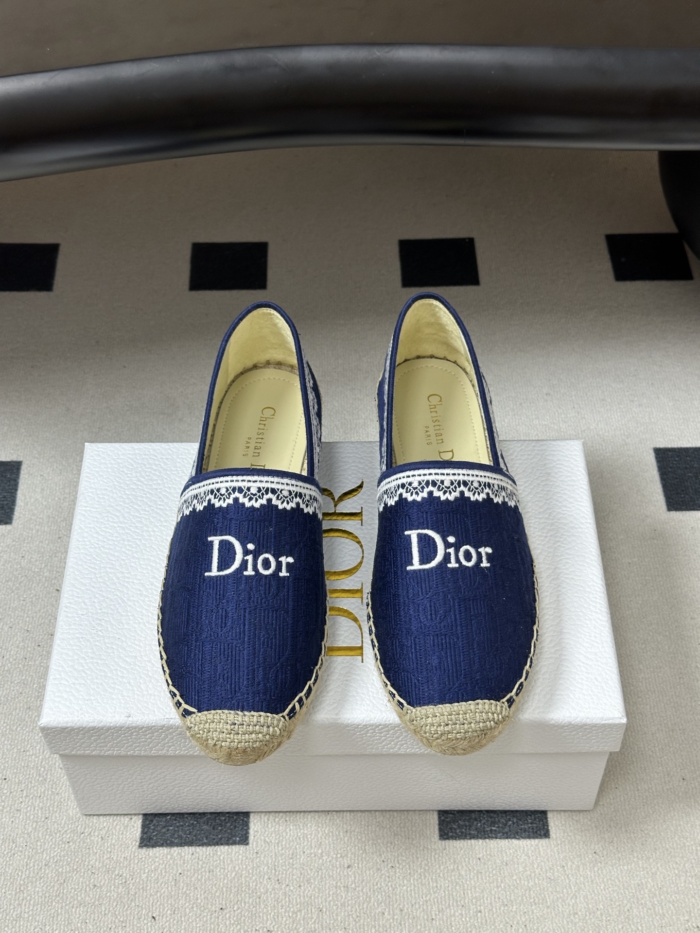 디올(DIOR) 오블리크 자수 에스파드류 슬립온 신발