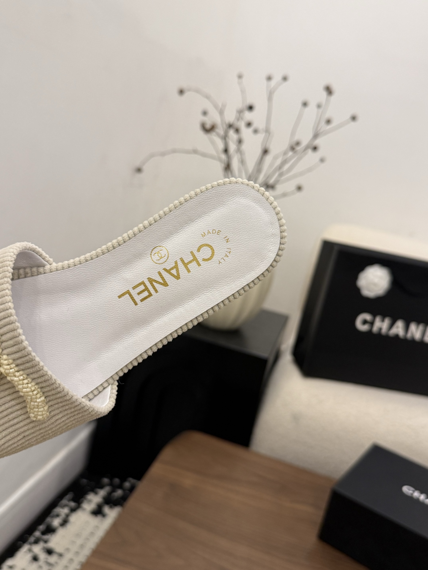 샤넬(CHANEL) 로고 스트라이프 플랫 슬리퍼 신발