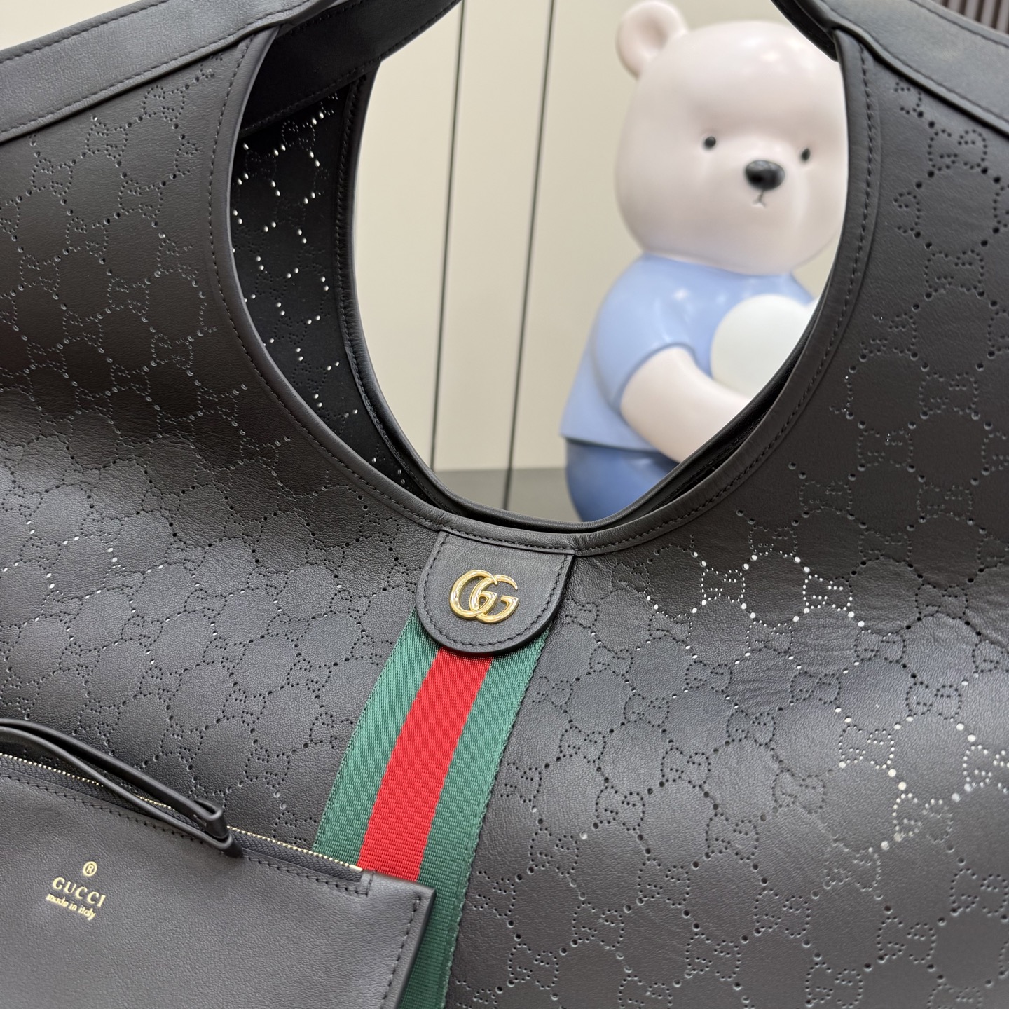 GUCCI 구찌 Generation 제너레이션 GG 질리오(Giglio) 펀칭 레더 토트백 - 블랙 라지 가방