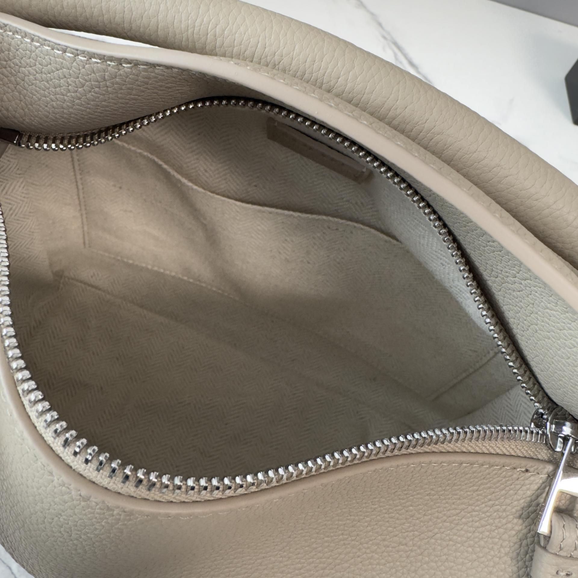 Loewe Puzzle Edge 로에베 퍼즐 스몰 백 가방
