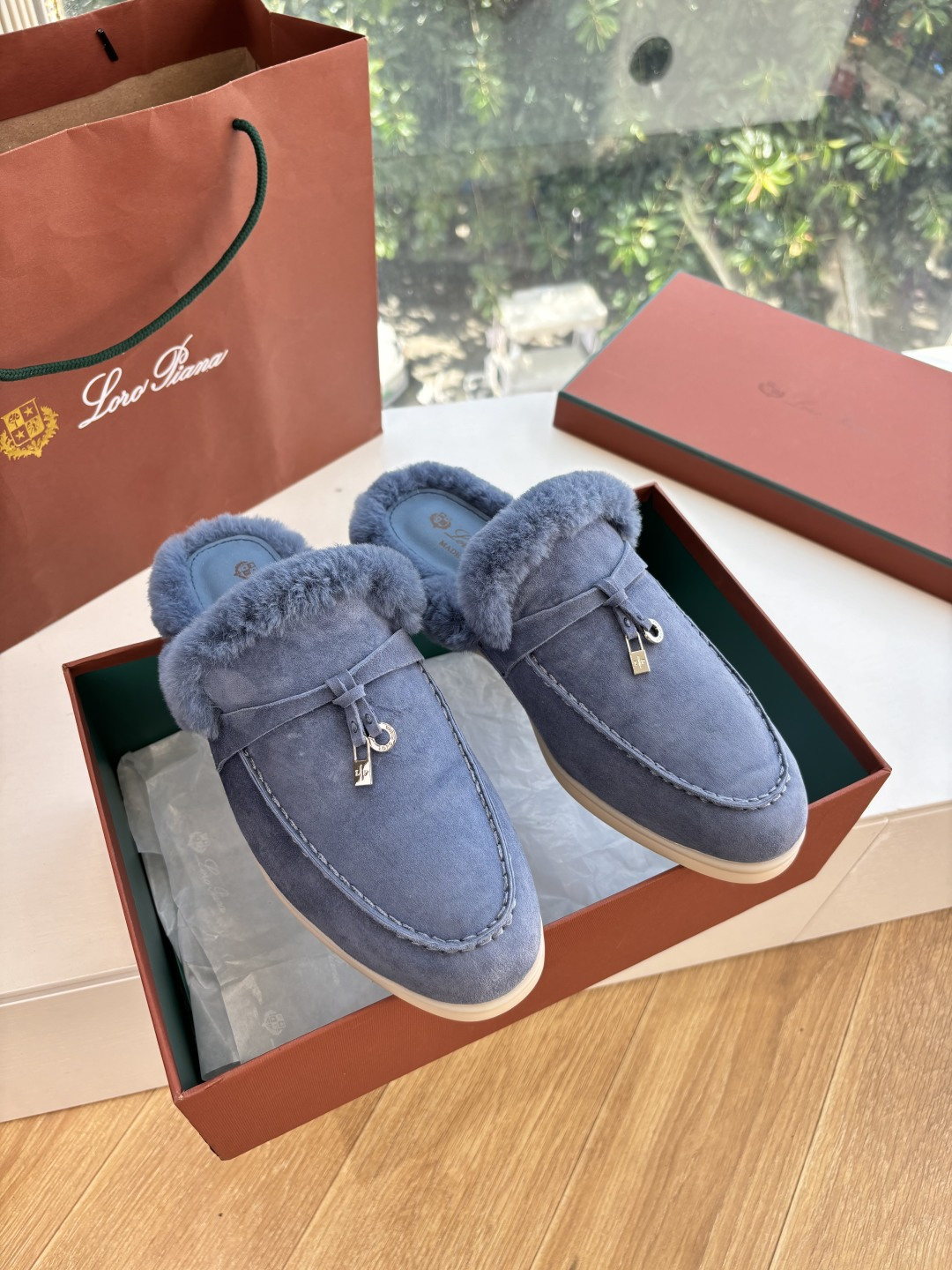 로로피아나(Loro Piana) 커플 퍼 트리밍 스웨이드 뮬 슬리퍼 신발
