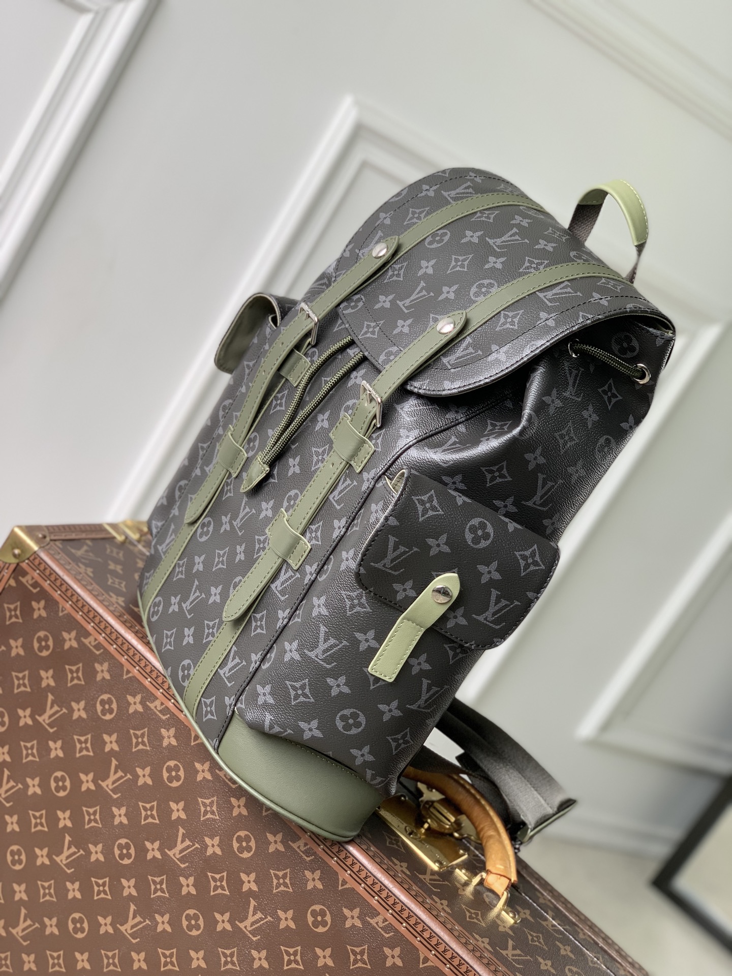 LOUIS VUITTON LV 루이비통 크리스토퍼 MM 백팩 (모노그램 이클립스 캔버스) 가방