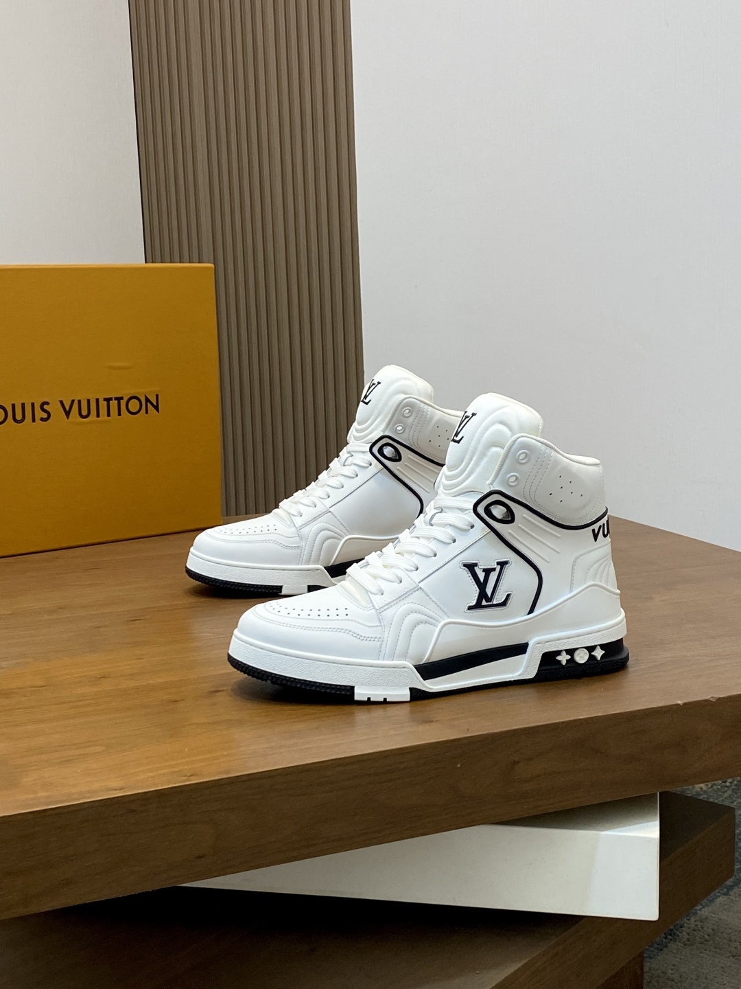 [Louis Vuitton] LV 루이비통 핸드메이드 패치워크 레더 하이탑 스니커즈 신발