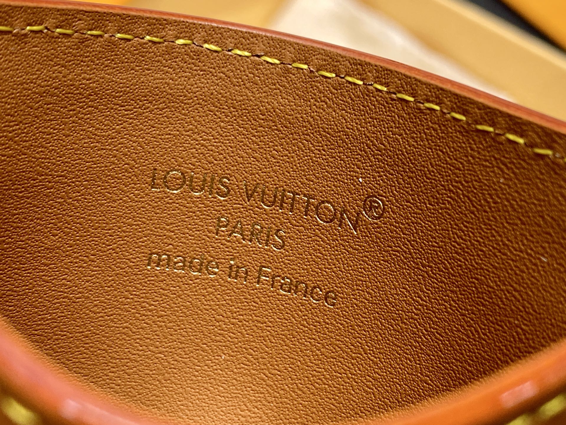 [Louis Vuitton] LV 루이비통 모노그램 서플러스 트리플 카드 홀더 (에이프리콧 그레이) 지갑