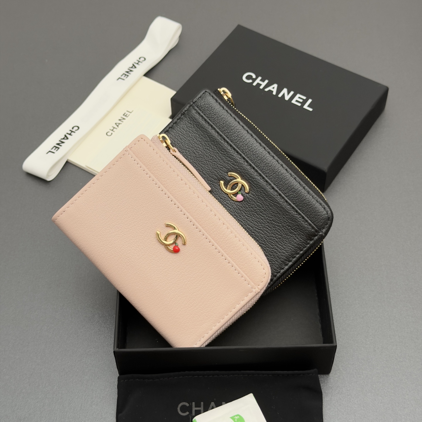 [Chanel] 샤넬 메탈 로고 지퍼 카드/코인 지갑