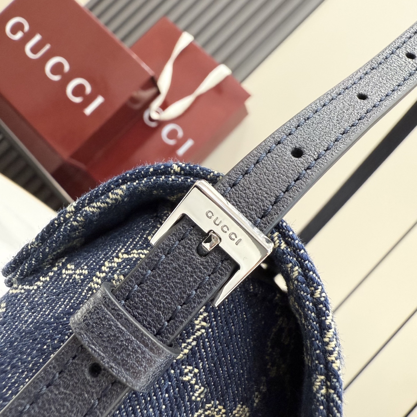 [Gucci] 구찌 (Generation) 워시드 GG 데님 숄더백 가방
