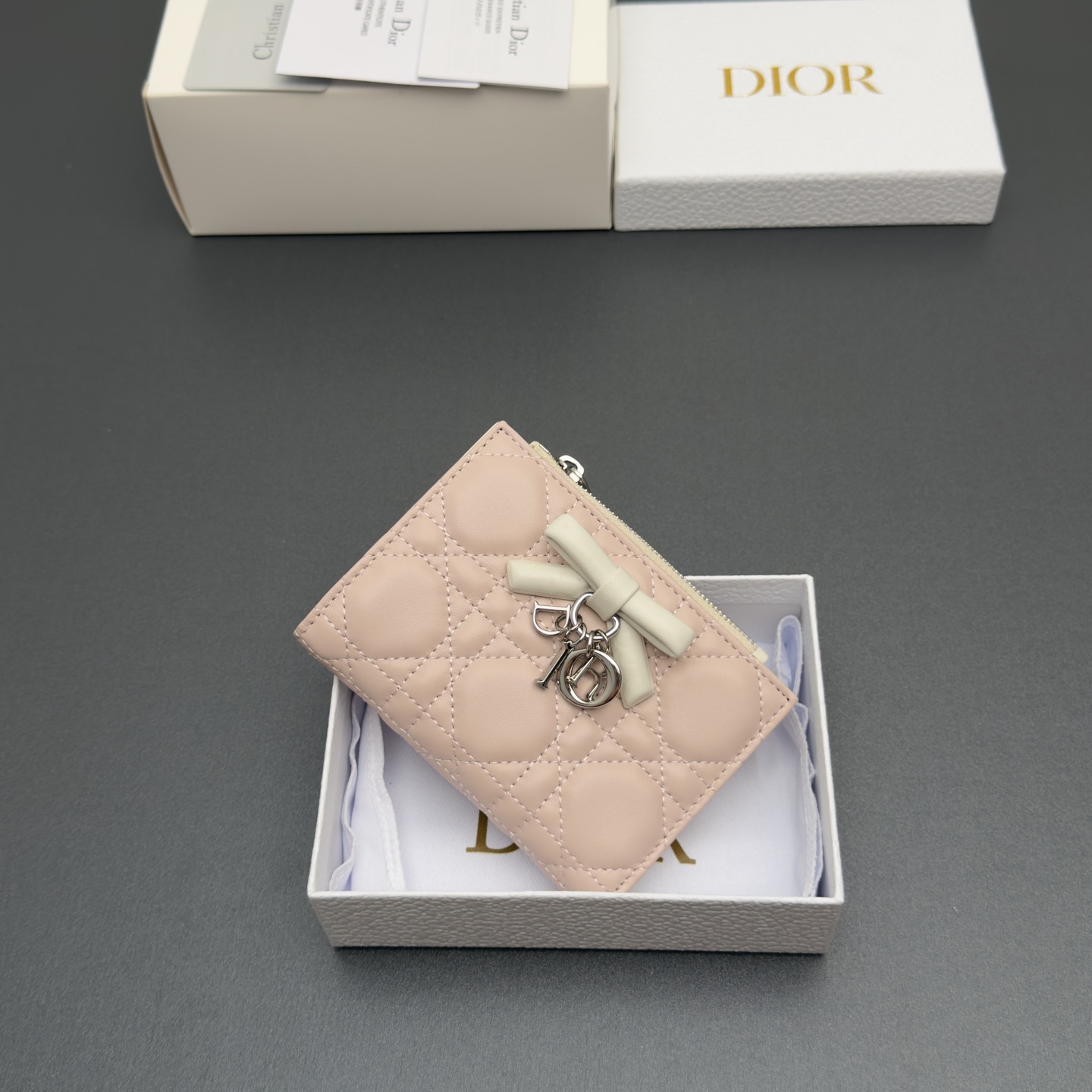 [Dior] 디올 Lady Dahlia 레이디 달리아 울트라 까나쥬 램스킨 미니 지갑 / S2605