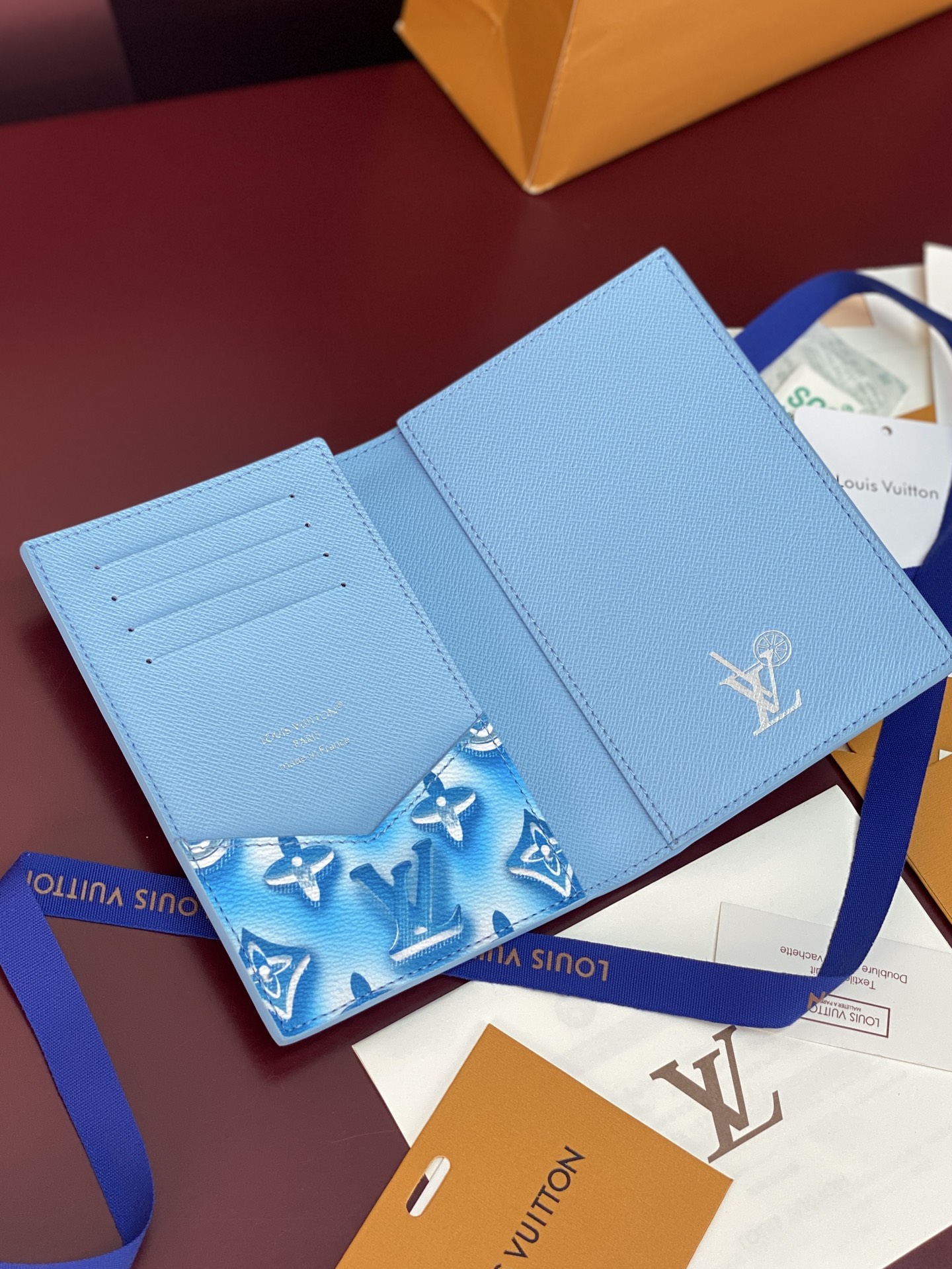 [Louis Vuitton] LV 루이비통 모노그램 포레스트 패스포트 커버 (코튼 블루) 여권 지갑