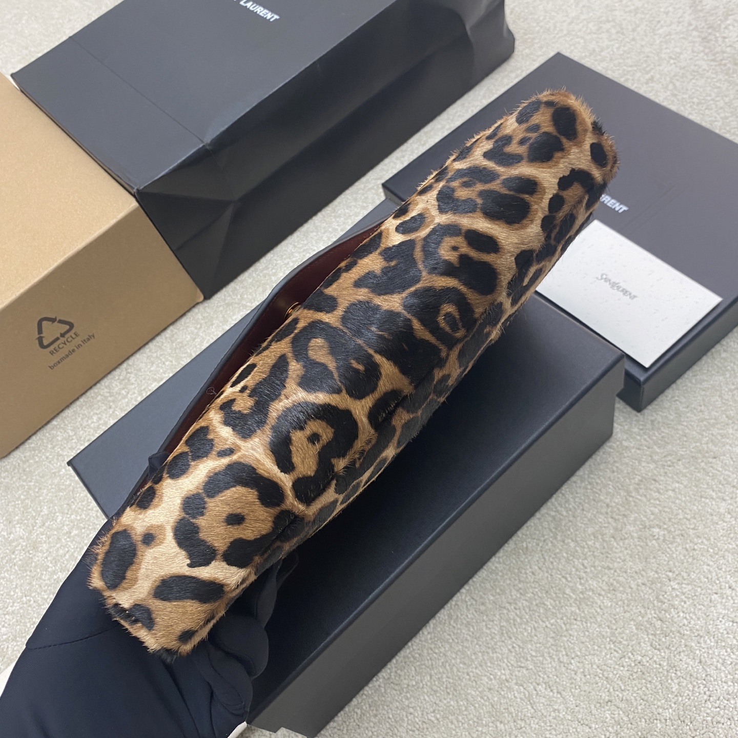 YSL 생로랑 카산드라(Cassandre) 대형 레오파드 엔벨로프 클러치 백 가방