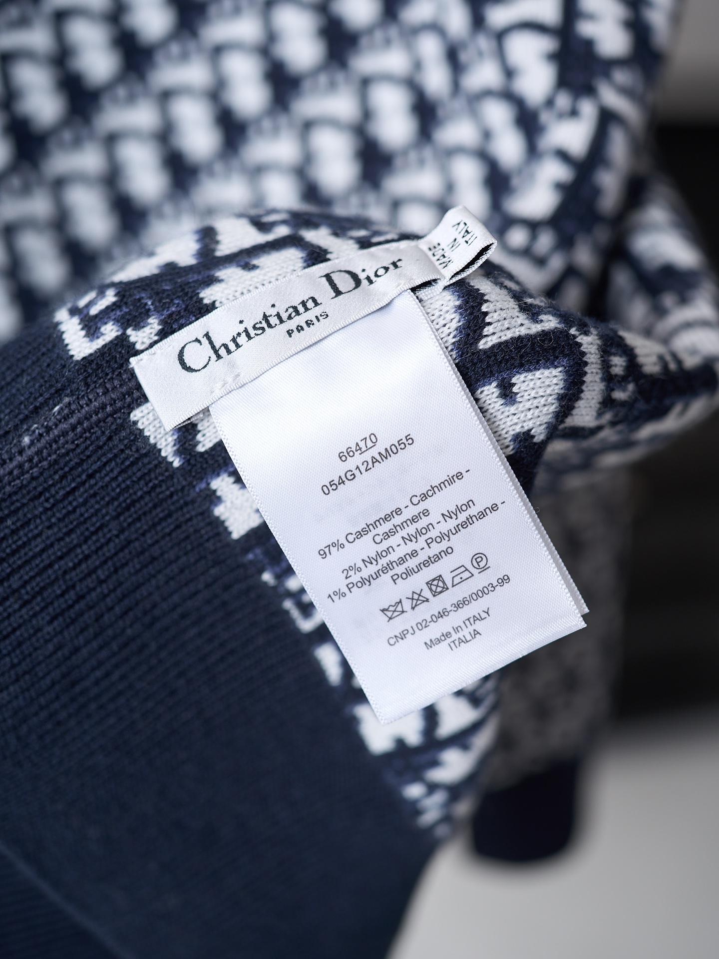 디올(DIOR) 리버서블 올오버 로고 자카드 울 니트 상의 의류