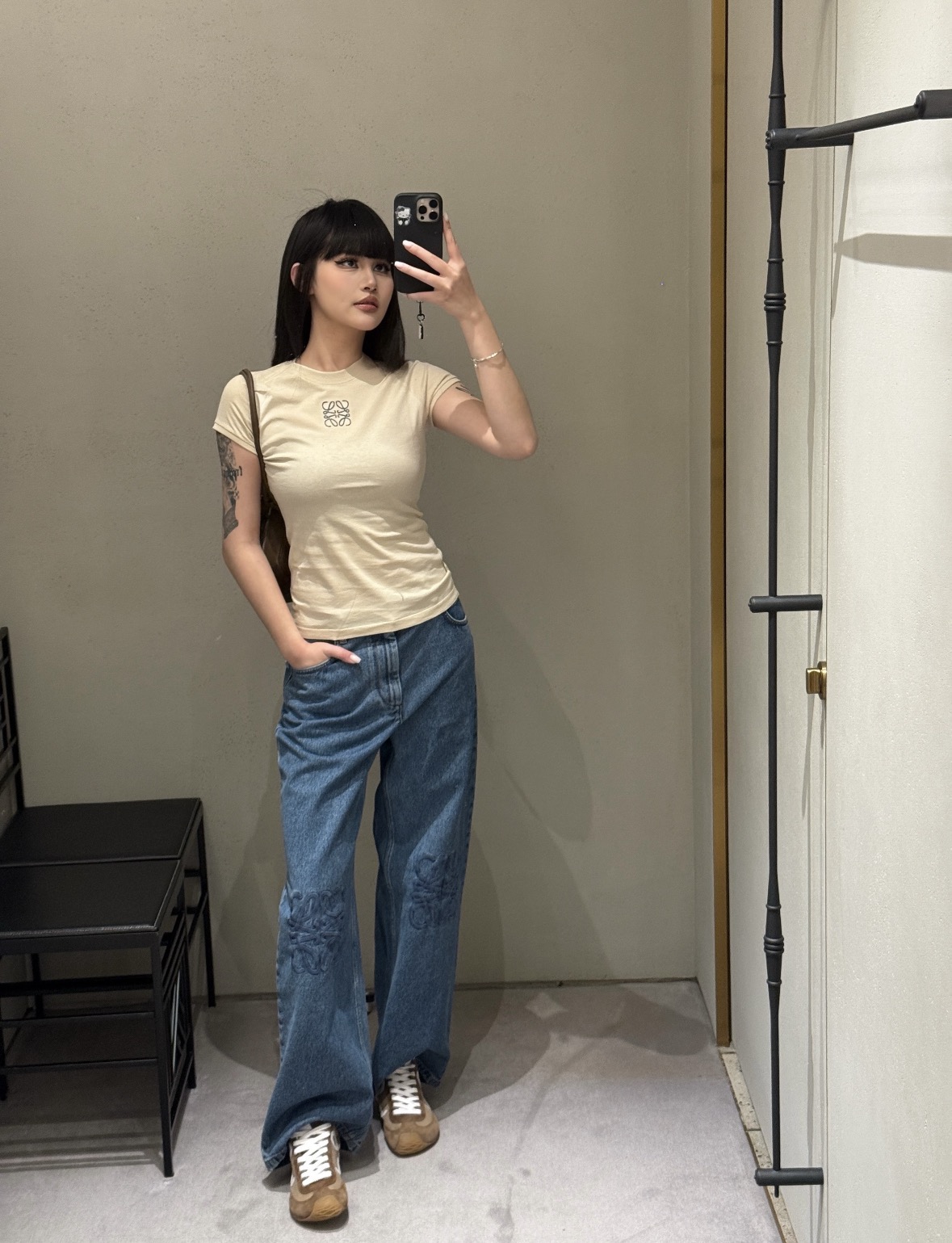 로에베(LOEWE) 자수 로고 반팔 티셔츠 상의 의류