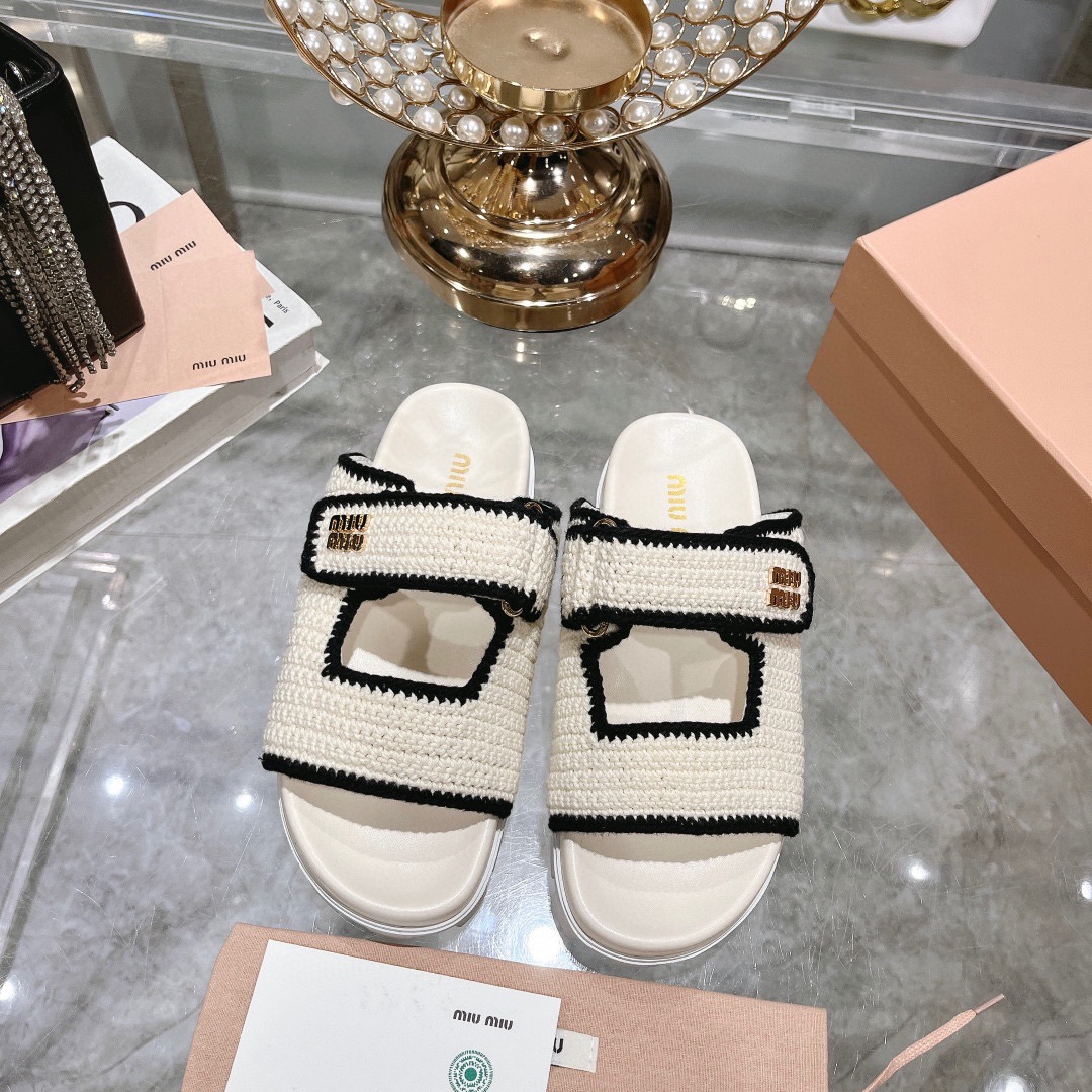 미우미우(MIU MIU) 투스트랩 우븐 플랫폼 슬리퍼 신발