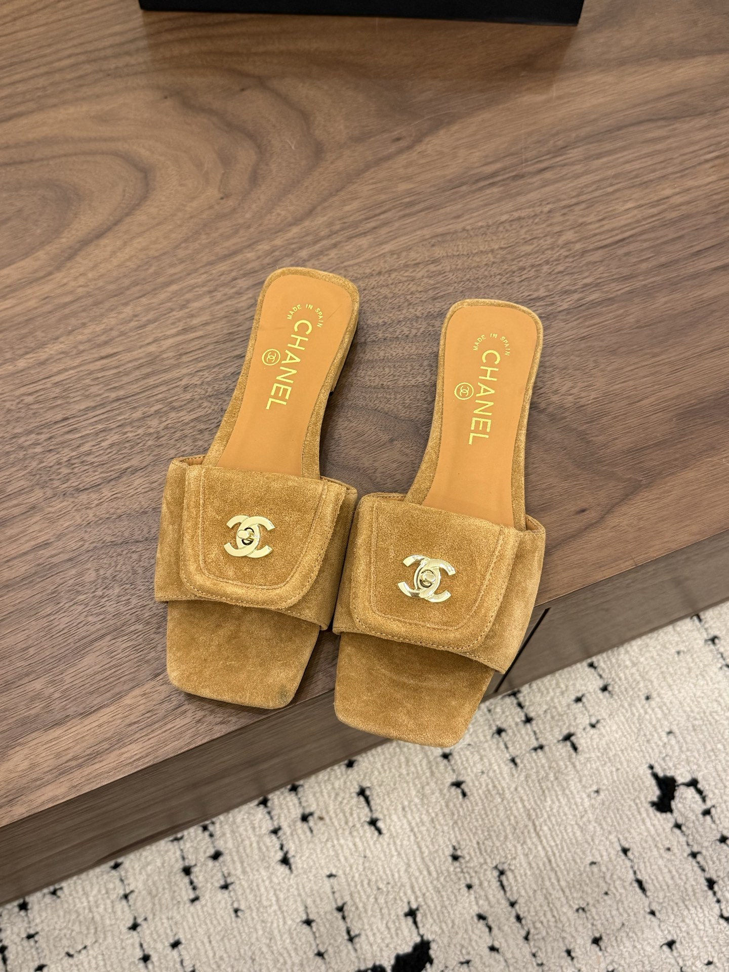 샤넬(CHANEL) 버클 스퀘어토 플랫 슬리퍼 신발