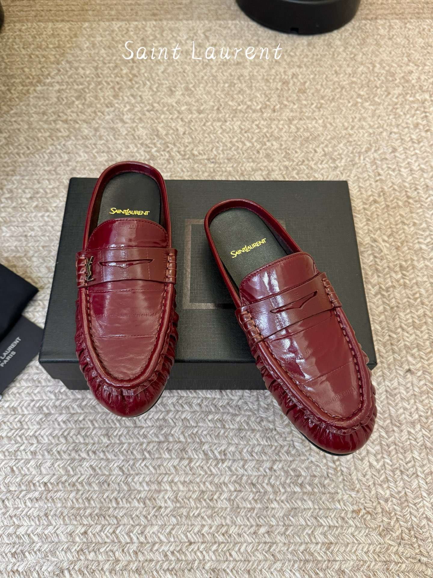 생로랑(SAINT LAURENT) 카프 레더 페니 백리스 로퍼 신발