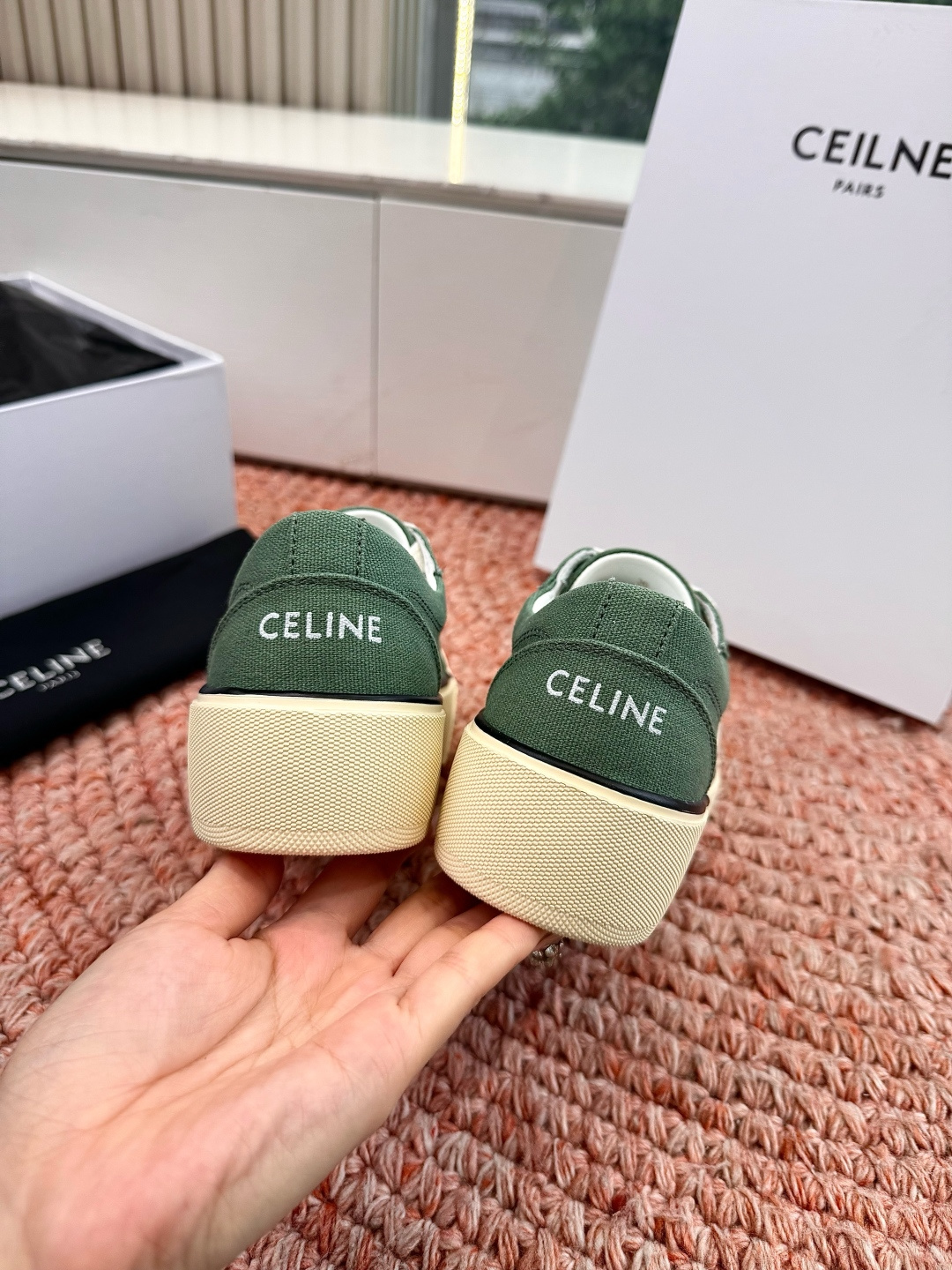 셀린느(CELINE) 트리오페 로고 플랫폼 캔버스 스니커즈 신발