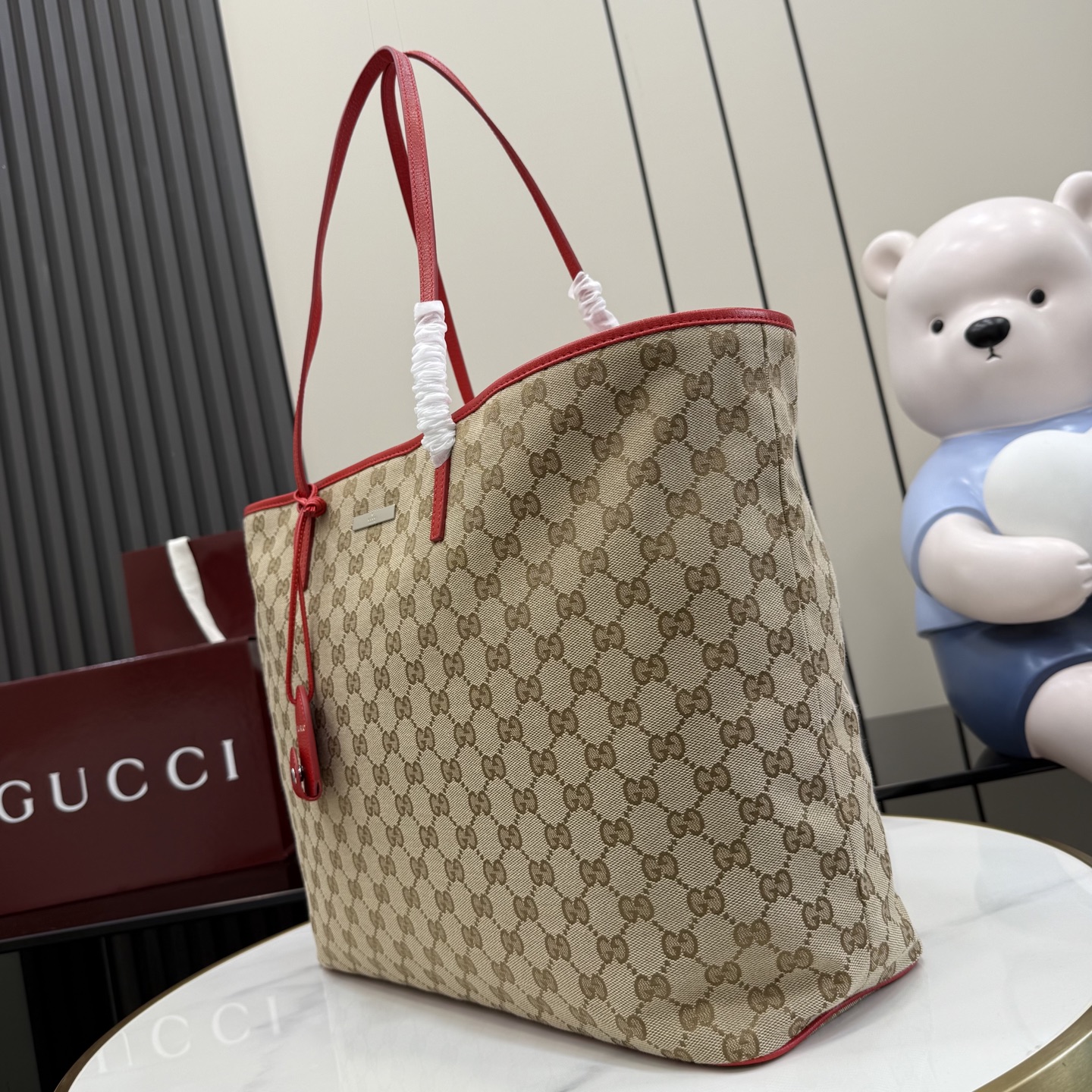 GUCCI 구찌 제너레이션(Generation) 워시드 GG 캔버스 토트백 - 레드 라지 가방